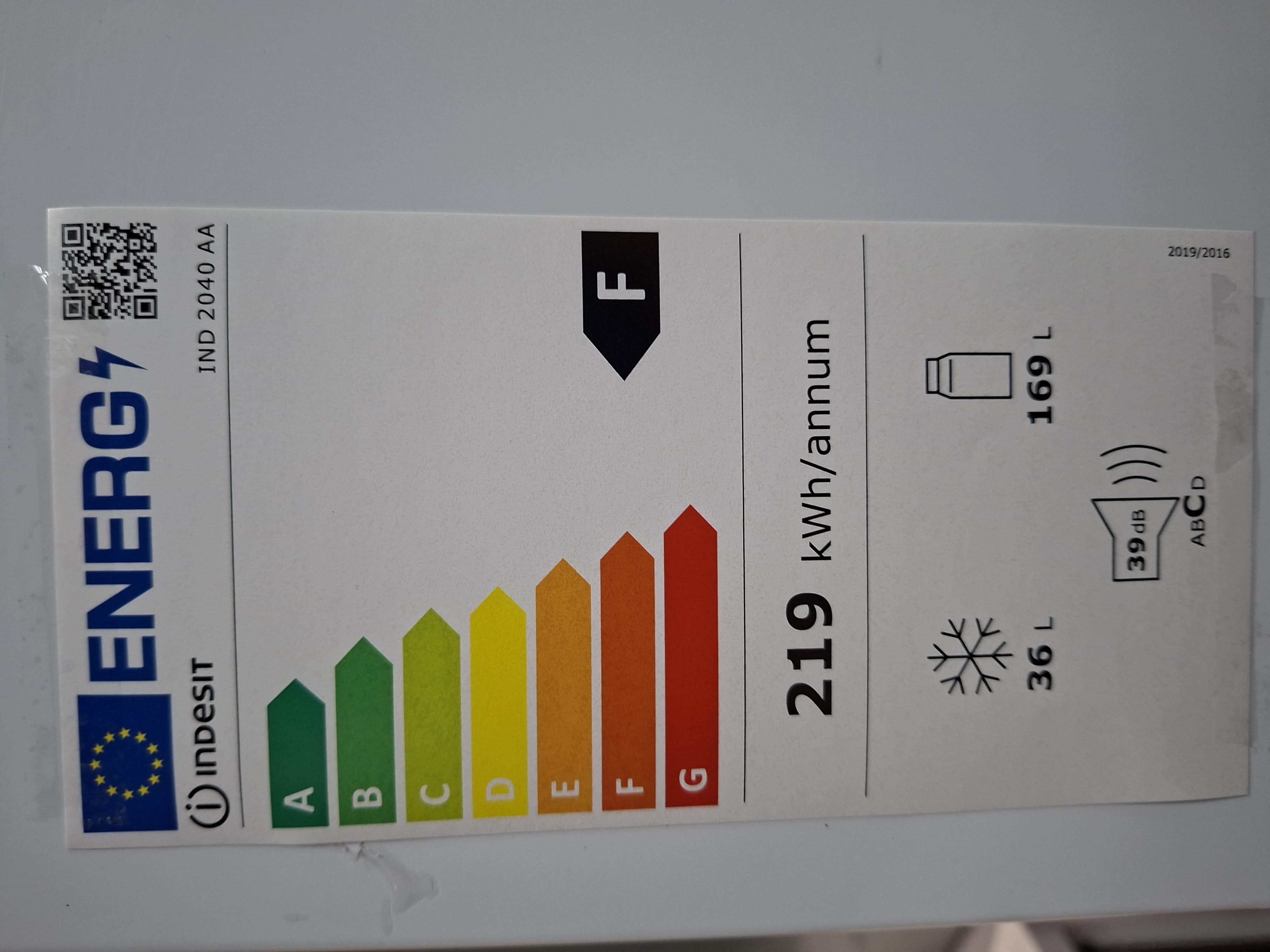 Ugradni frižider Indesit IND 2040 AA, 145cm.