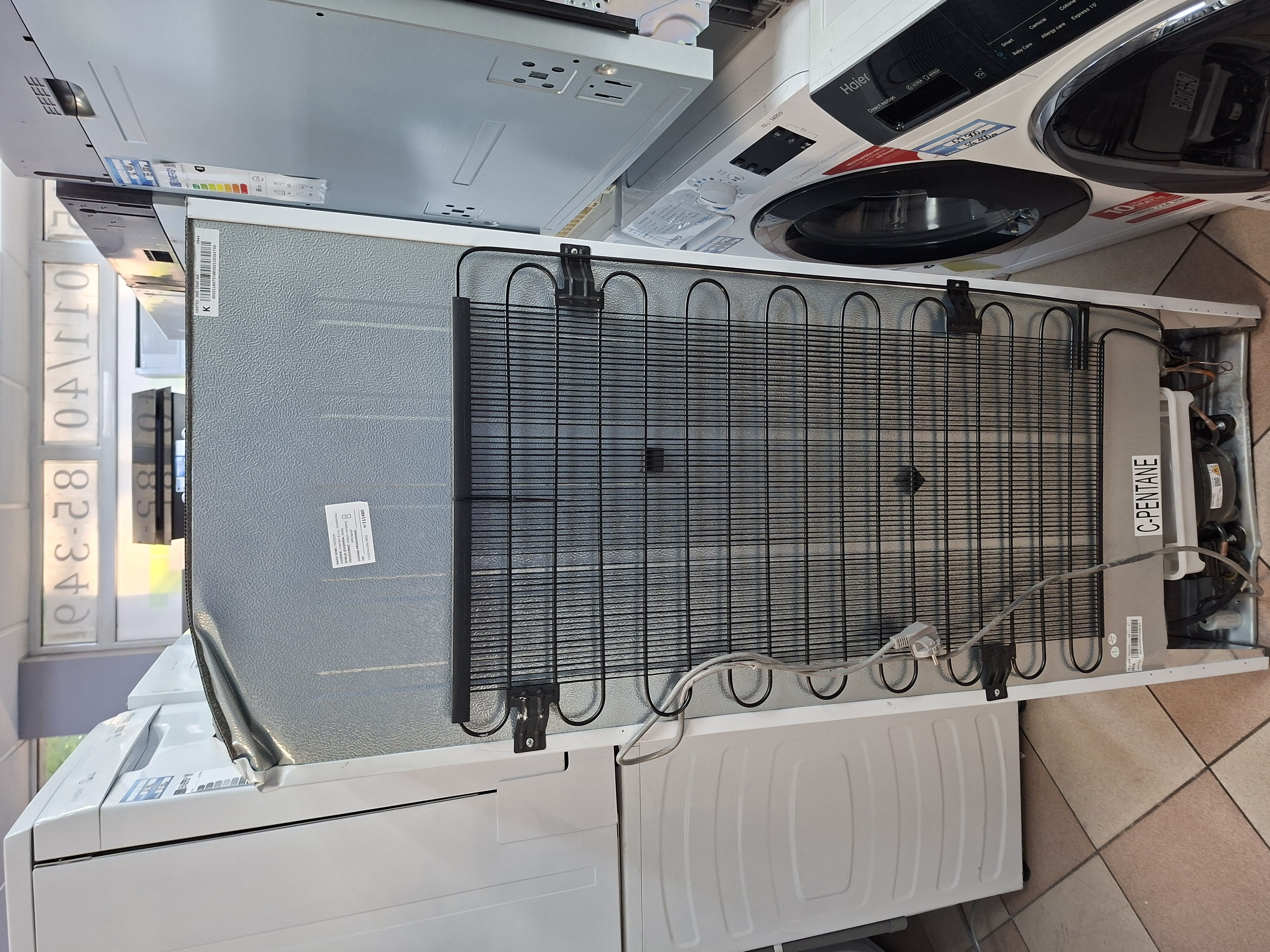 Ugradni frižider Indesit IND 2040 AA, 145cm.