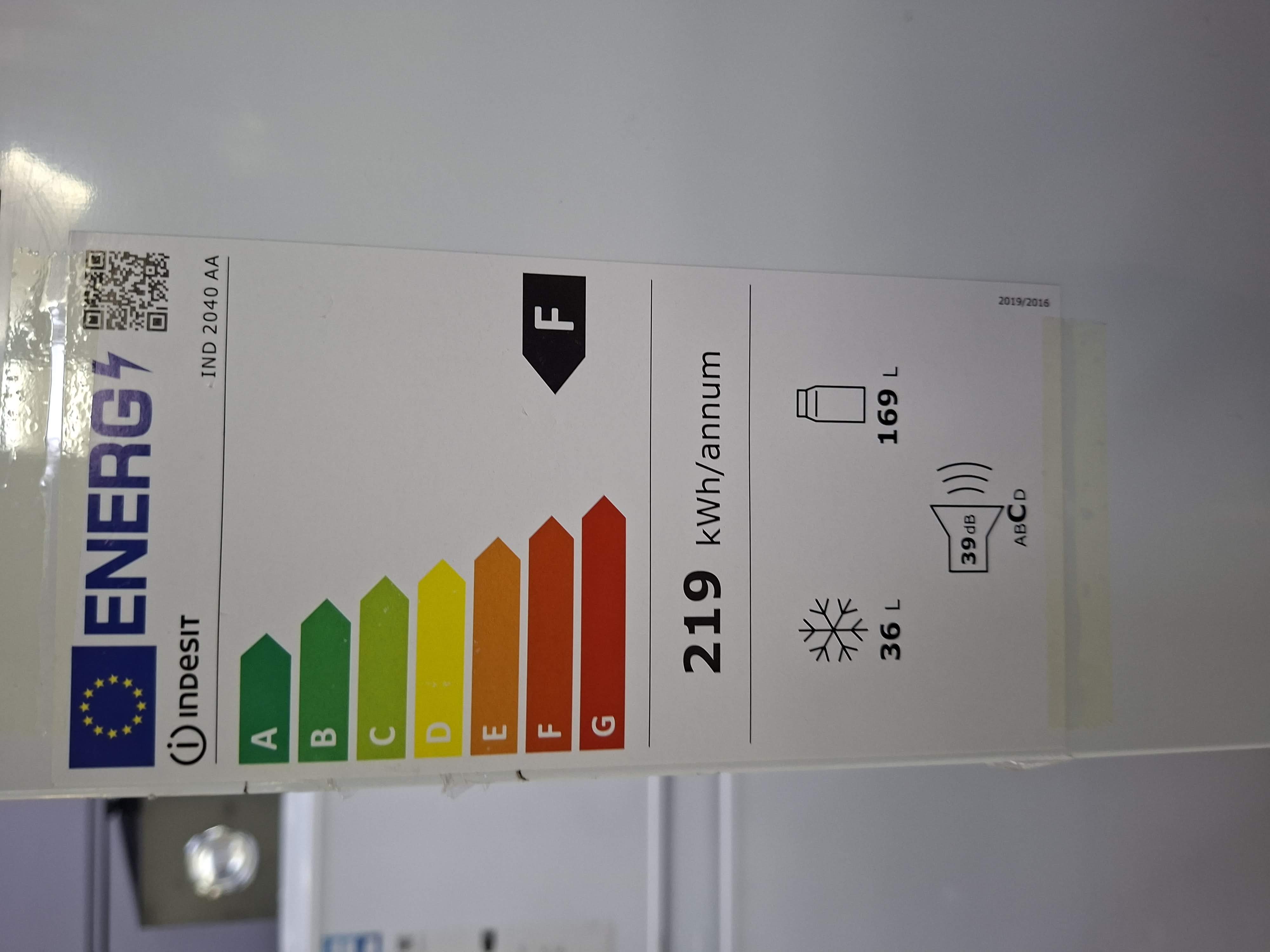 Ugradni frižider Indesit IND 2040 AA, 145cm.