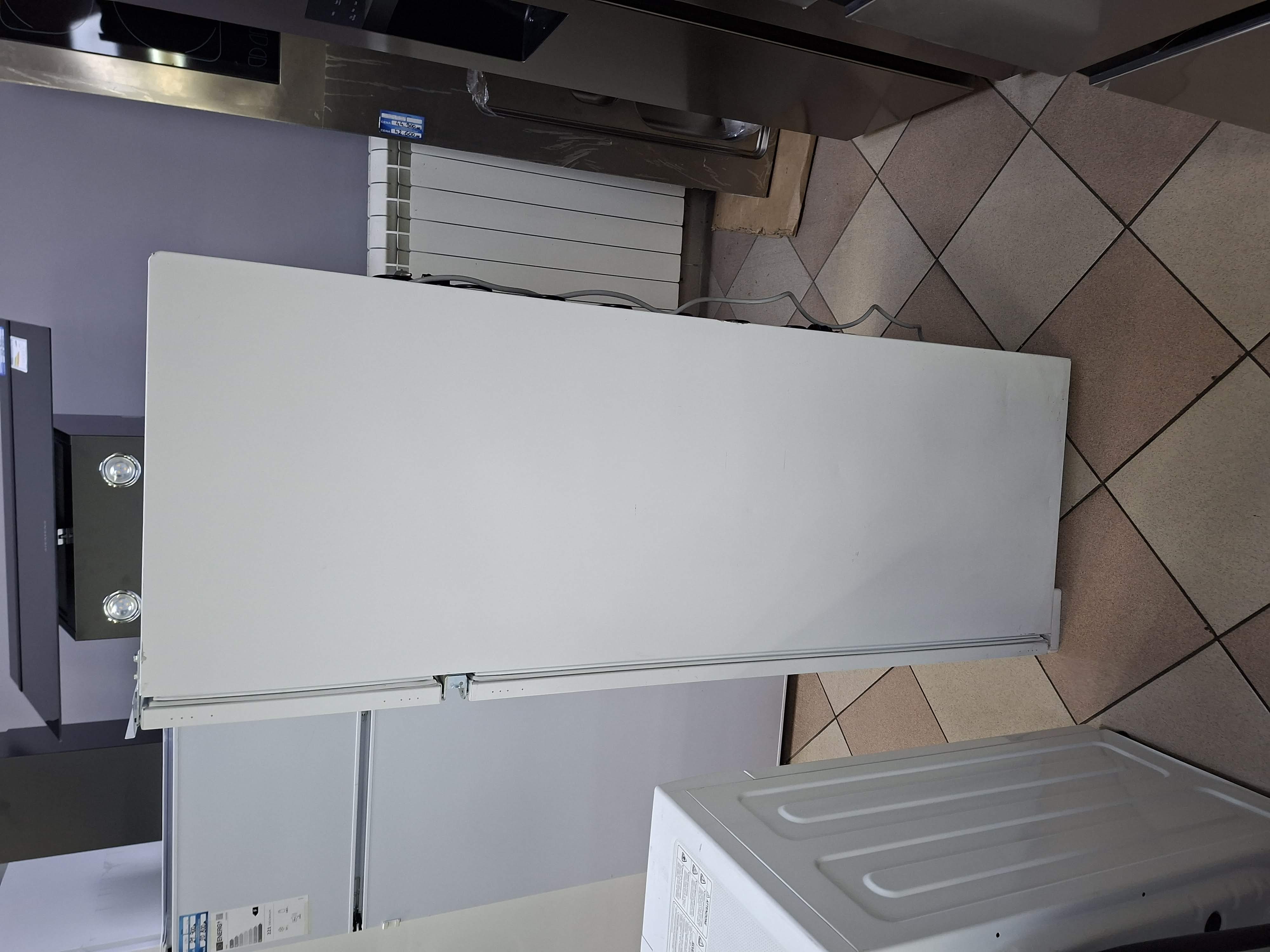 Ugradni frižider Indesit IND 2040 AA, 145cm.