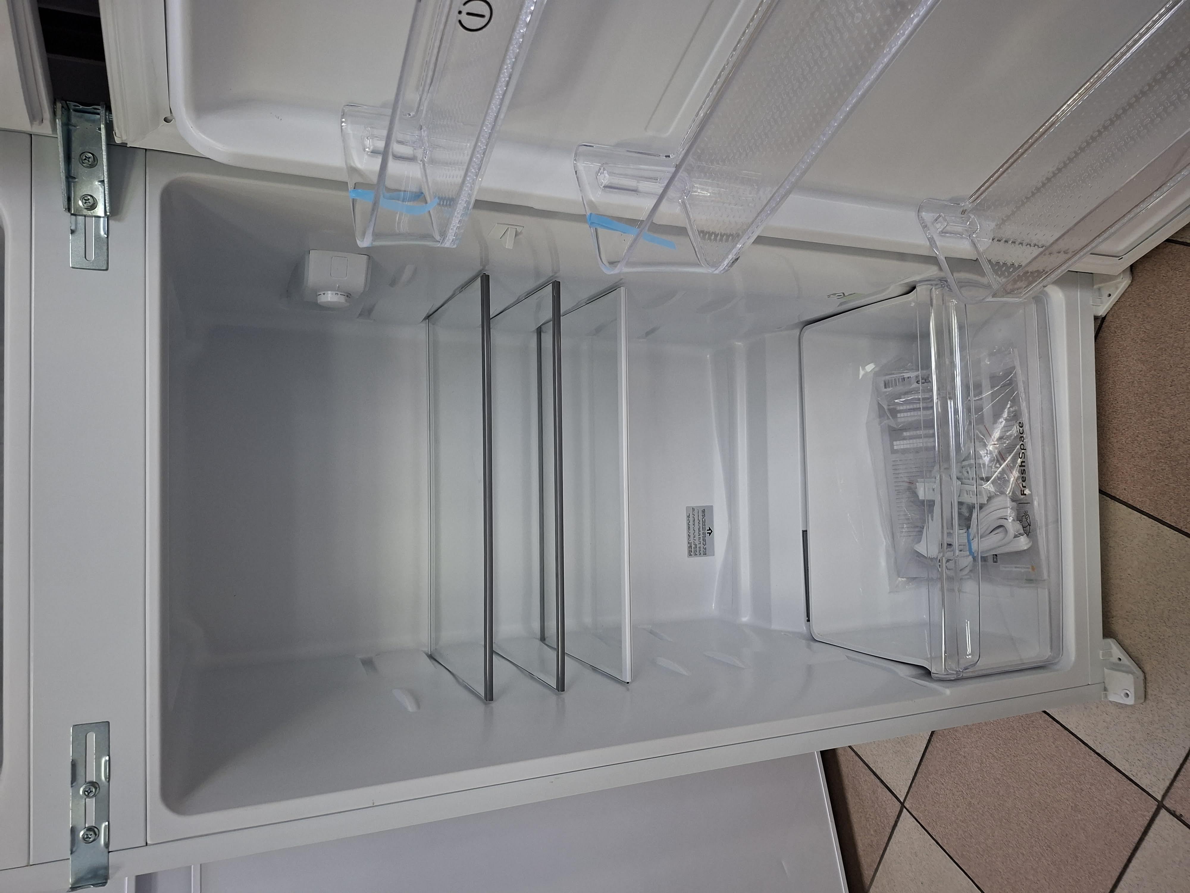 Ugradni frižider Indesit IND 2040 AA, 145cm.