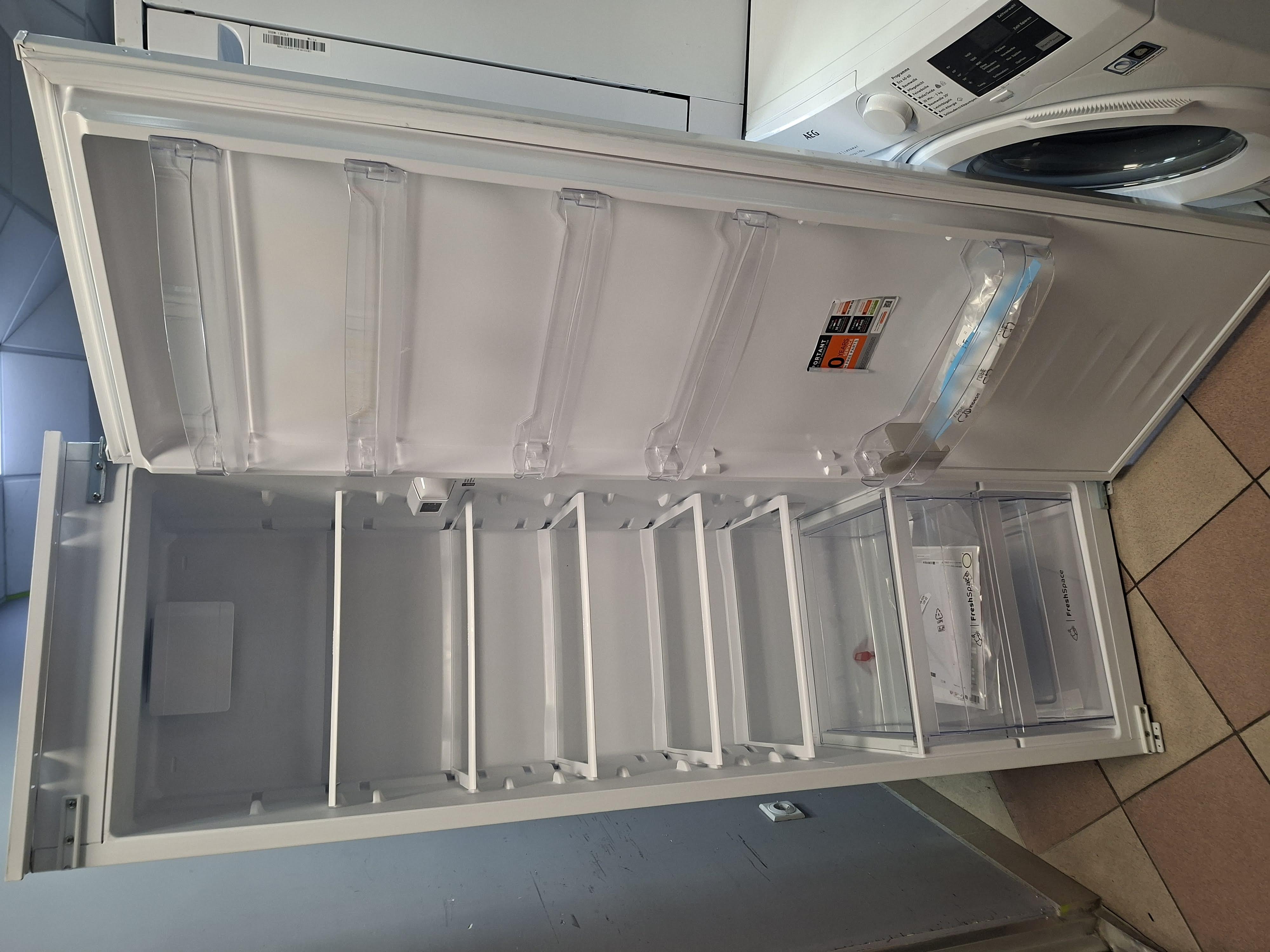 Ugradni Frižider Indesit INS 18012 , 177cm.