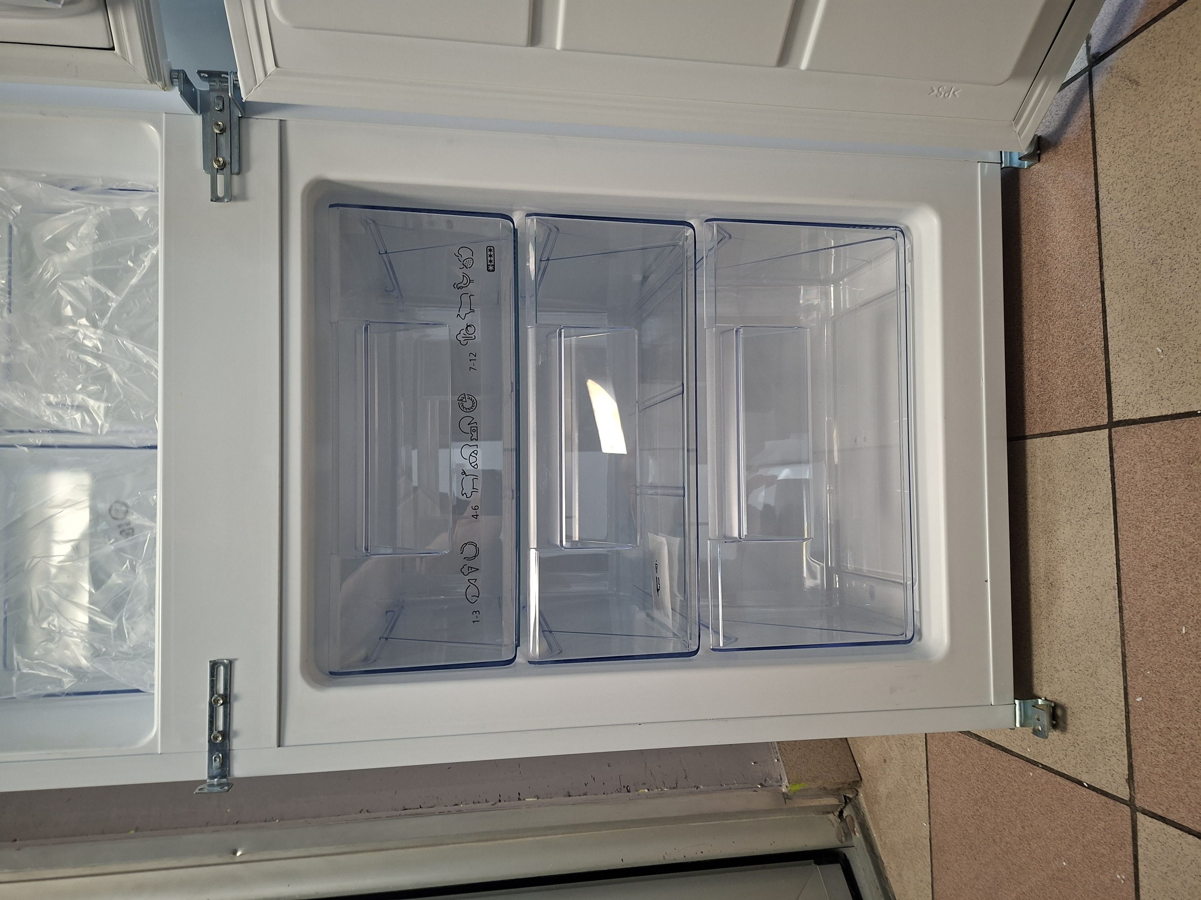 Ugradni Frižider  Juno JCU178E0S4  , 177 cm.