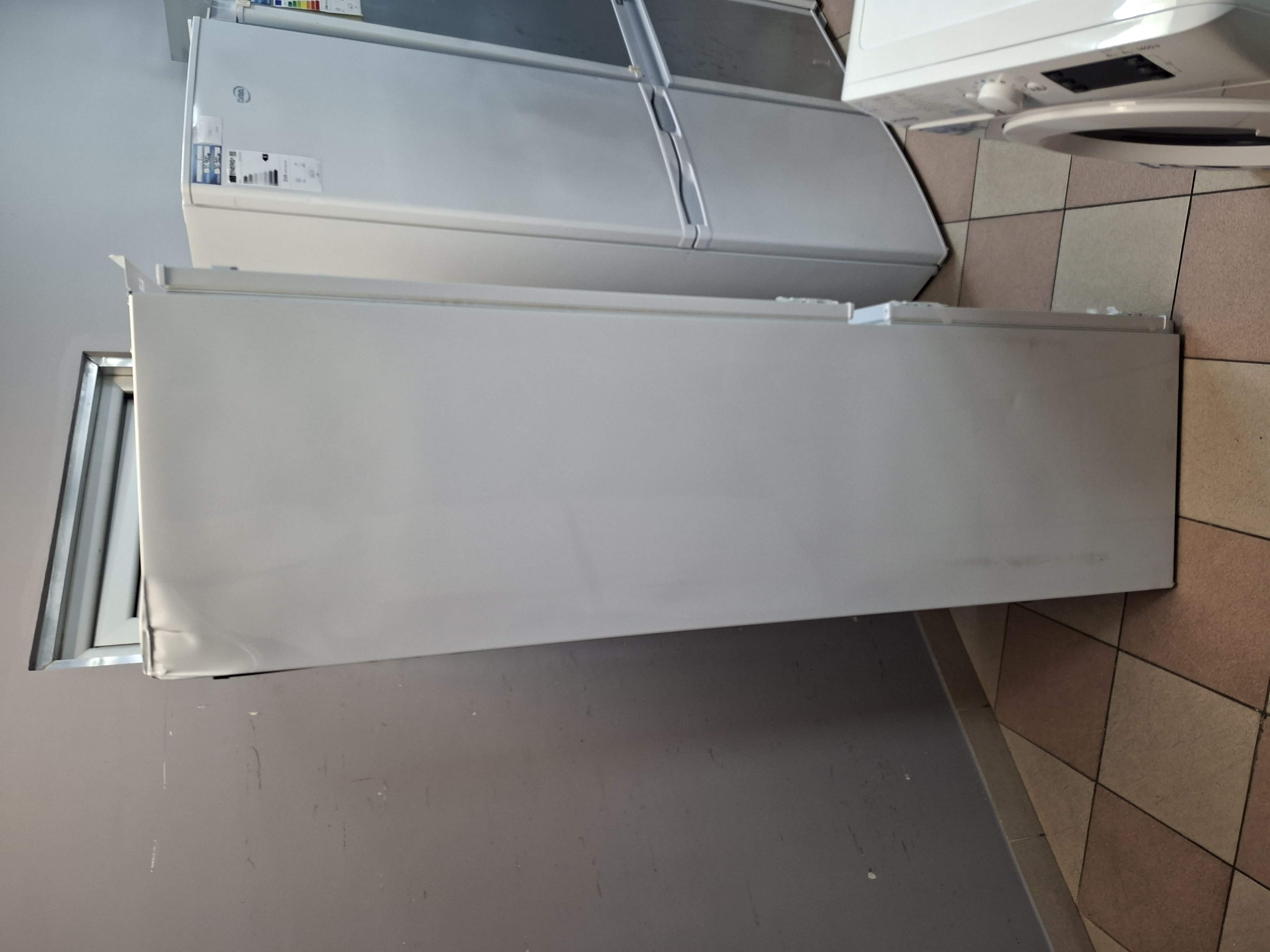 Ugradni Frižider Midea MDRE353FGE01 , 177 cm.