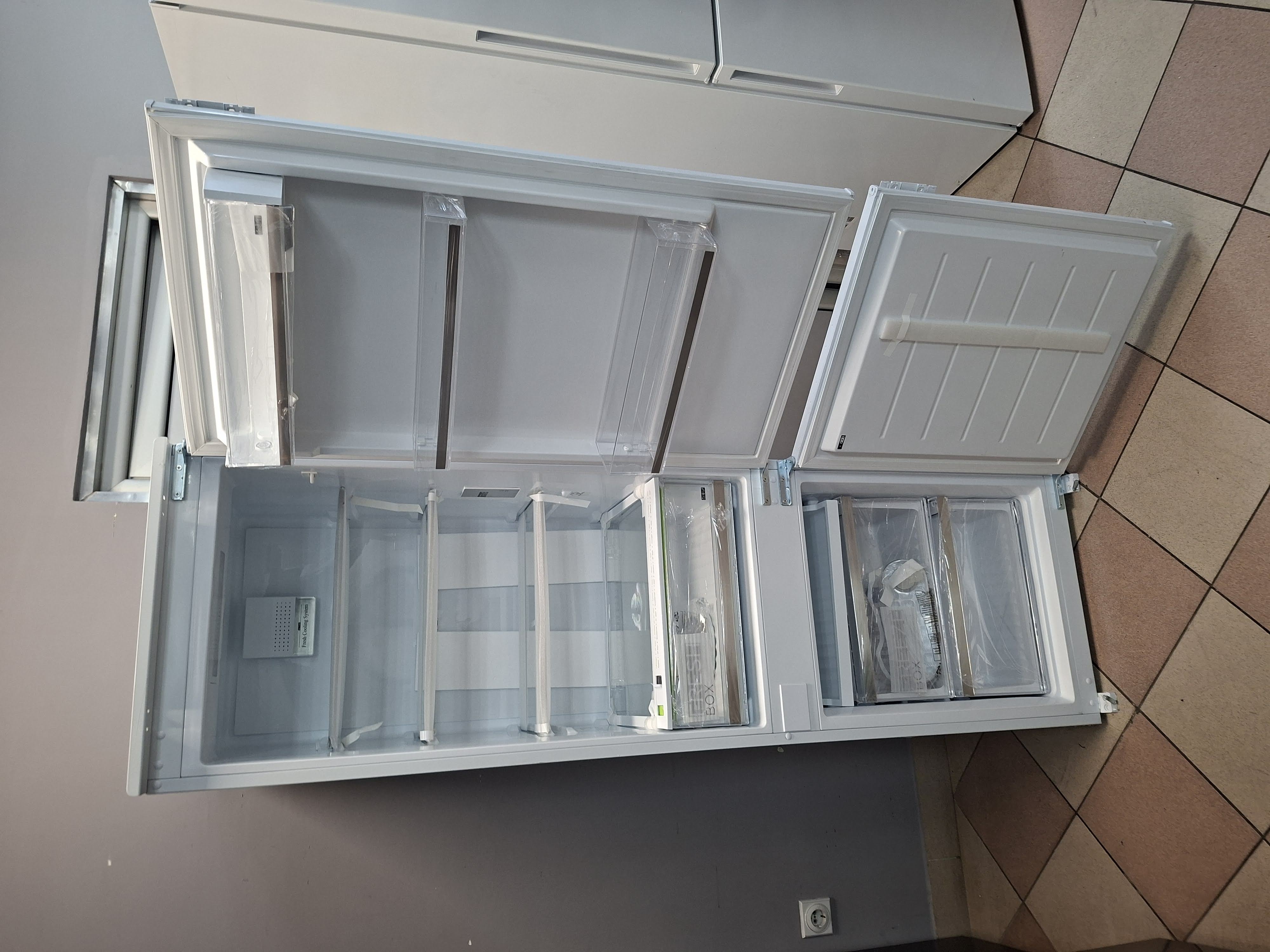 Ugradni Frižider Midea MDRE353FGE01 , 177 cm.