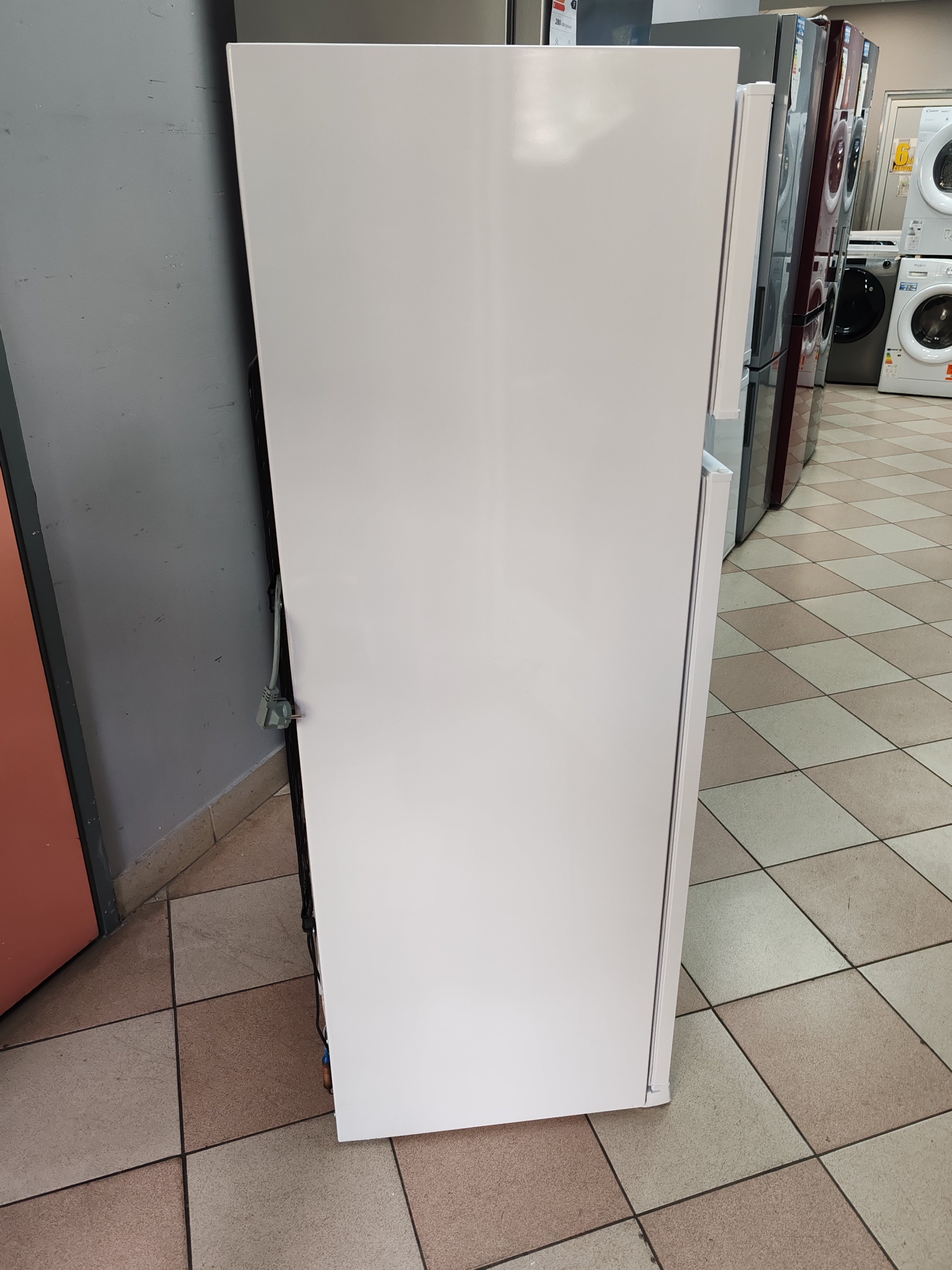 Ugradni Frižider Perla PE2630APYD , 144 cm.