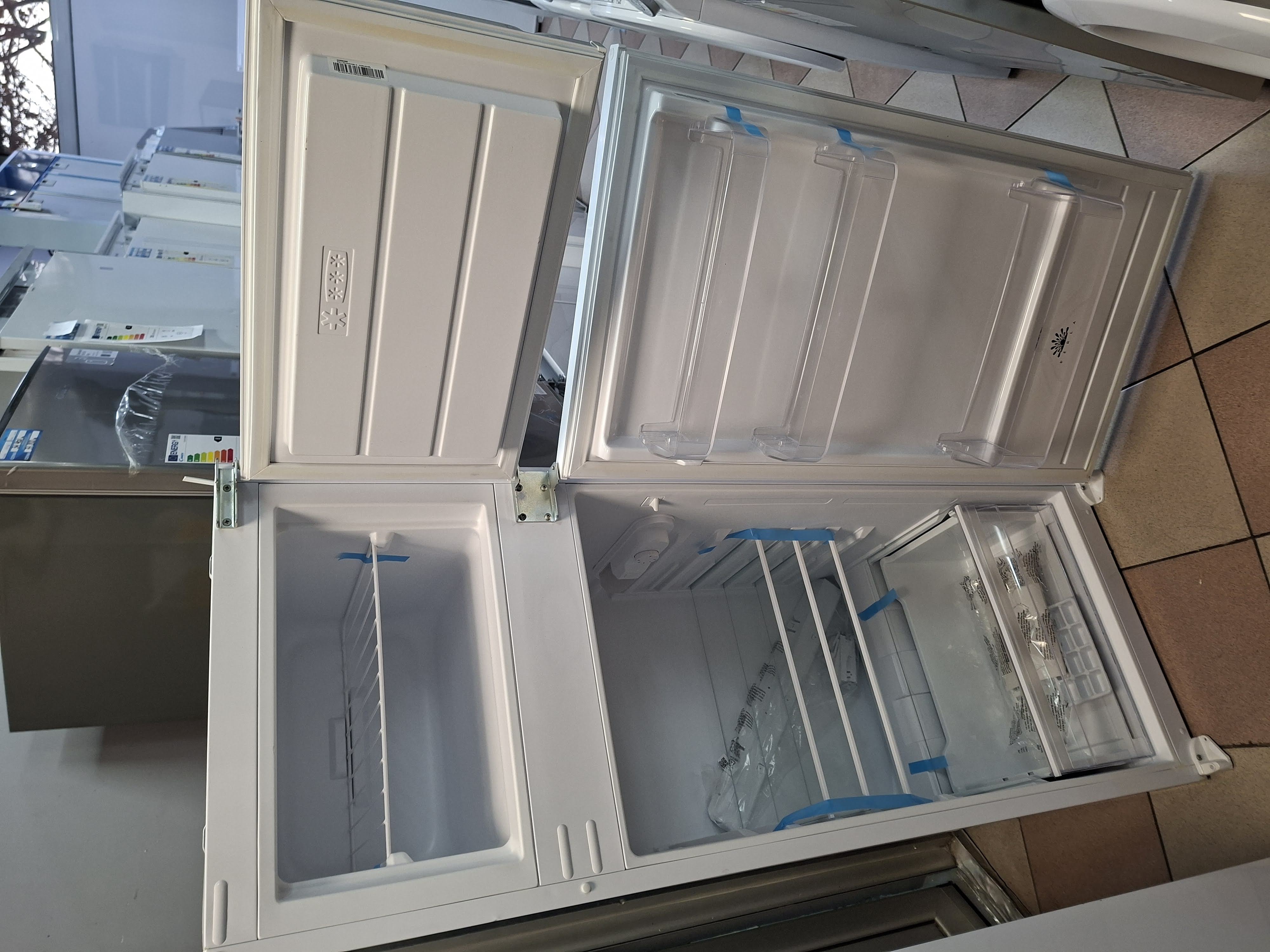 Ugradni Frižider Perla PE2630APYD , 144 cm.