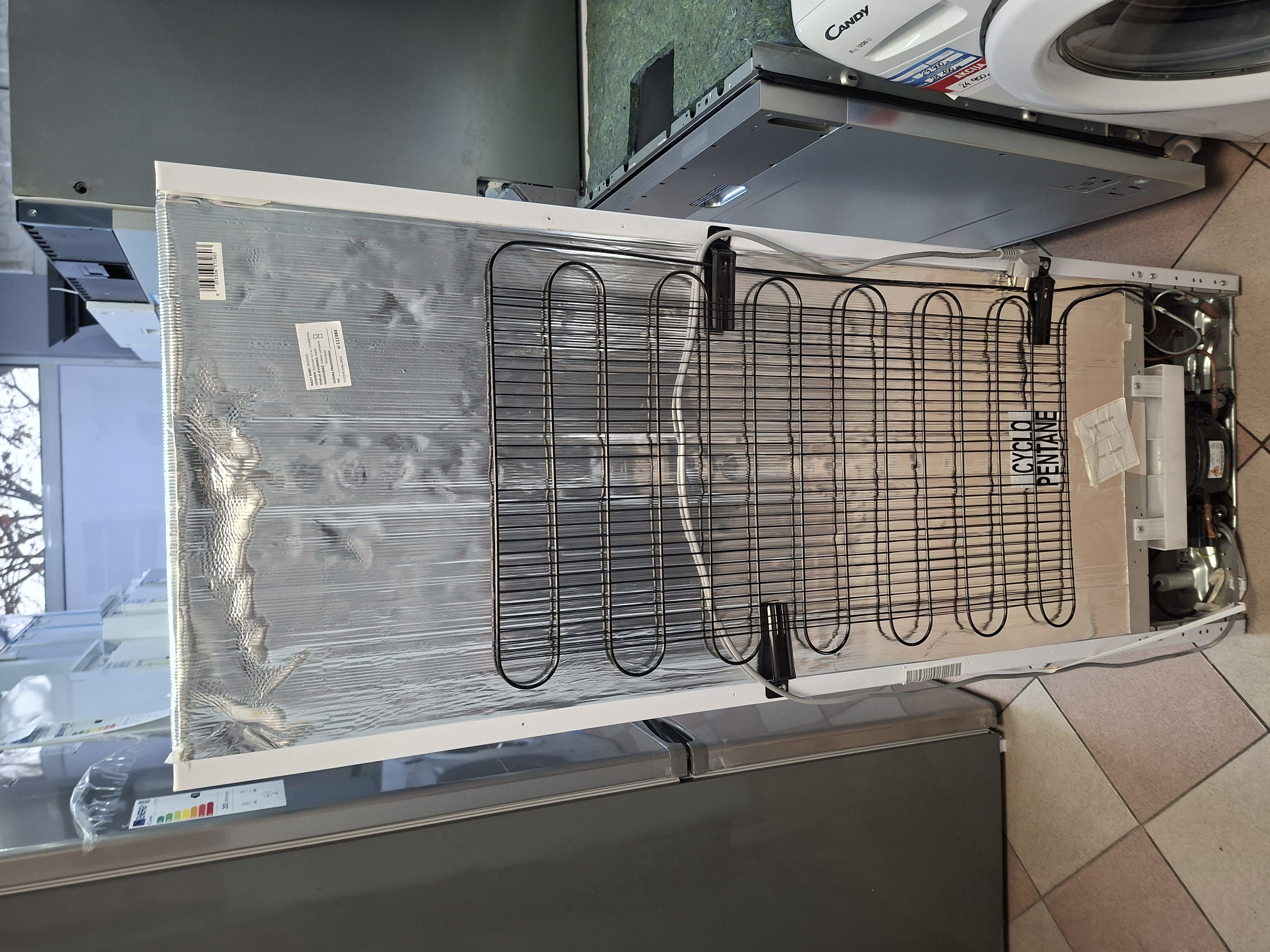 Ugradni Frižider Perla PE2630APYD , 144 cm.