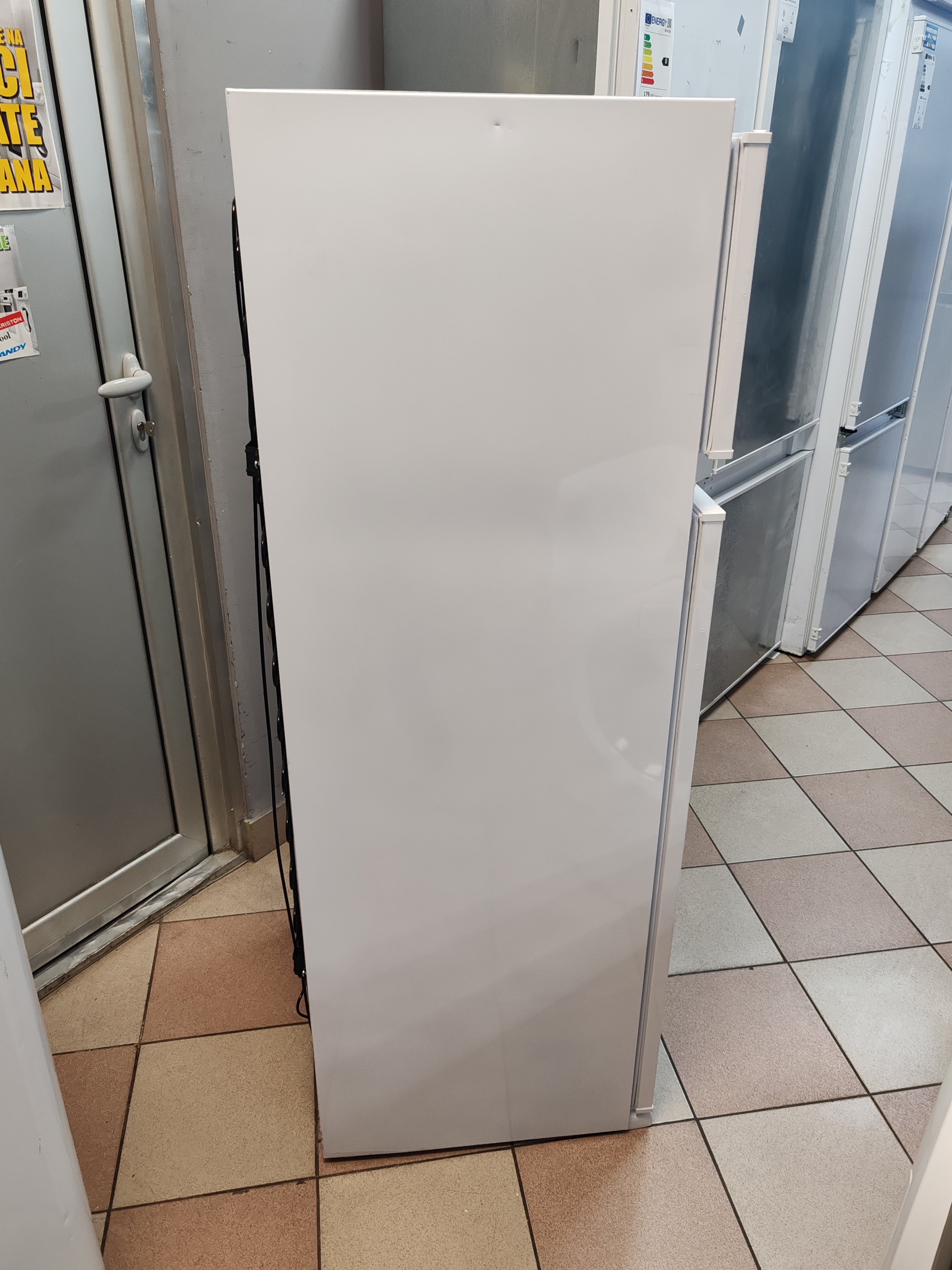Ugradni Frižider Perla PE2630E , 144 cm.