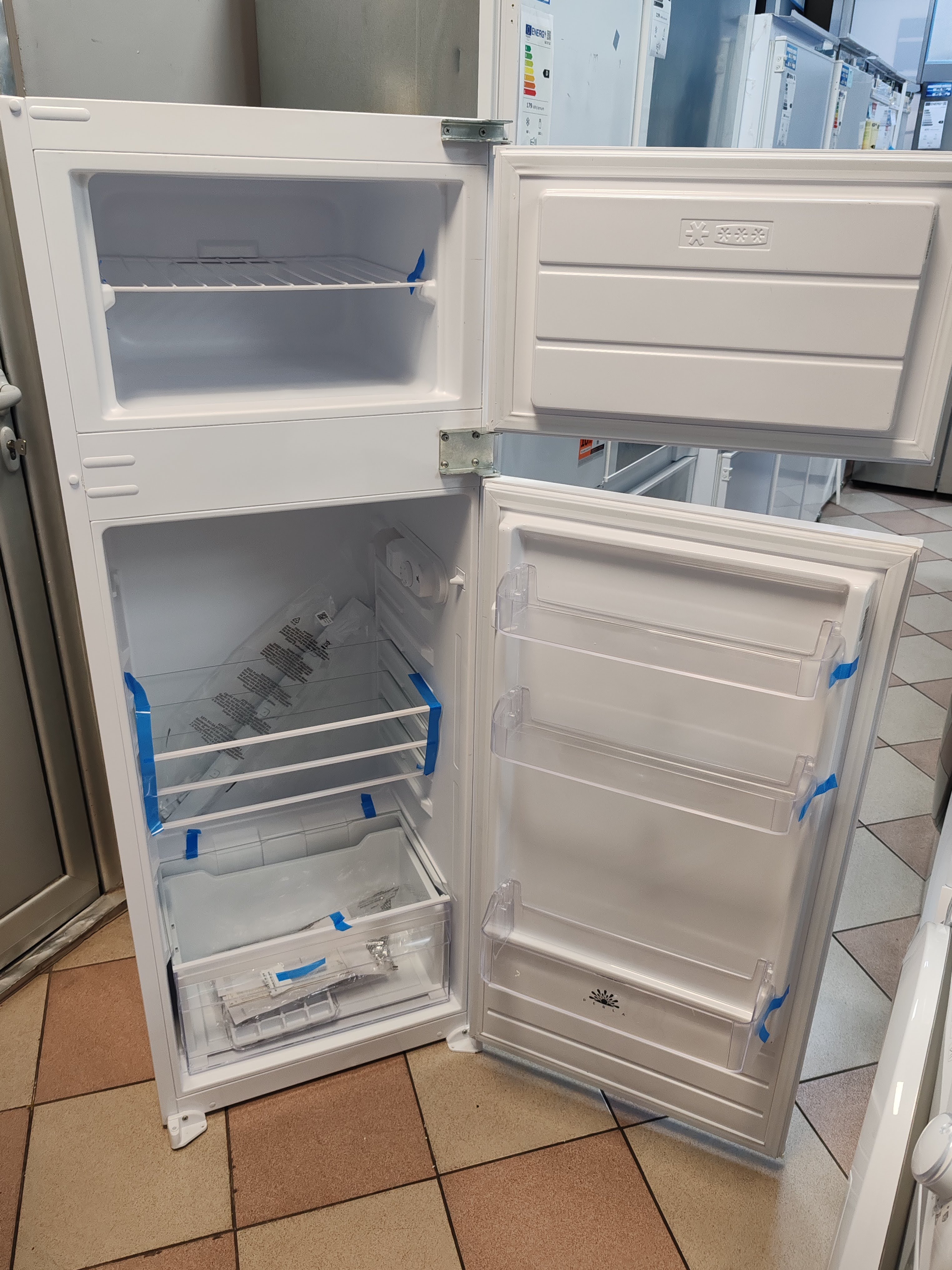 Ugradni Frižider Perla PE2630E , 144 cm.