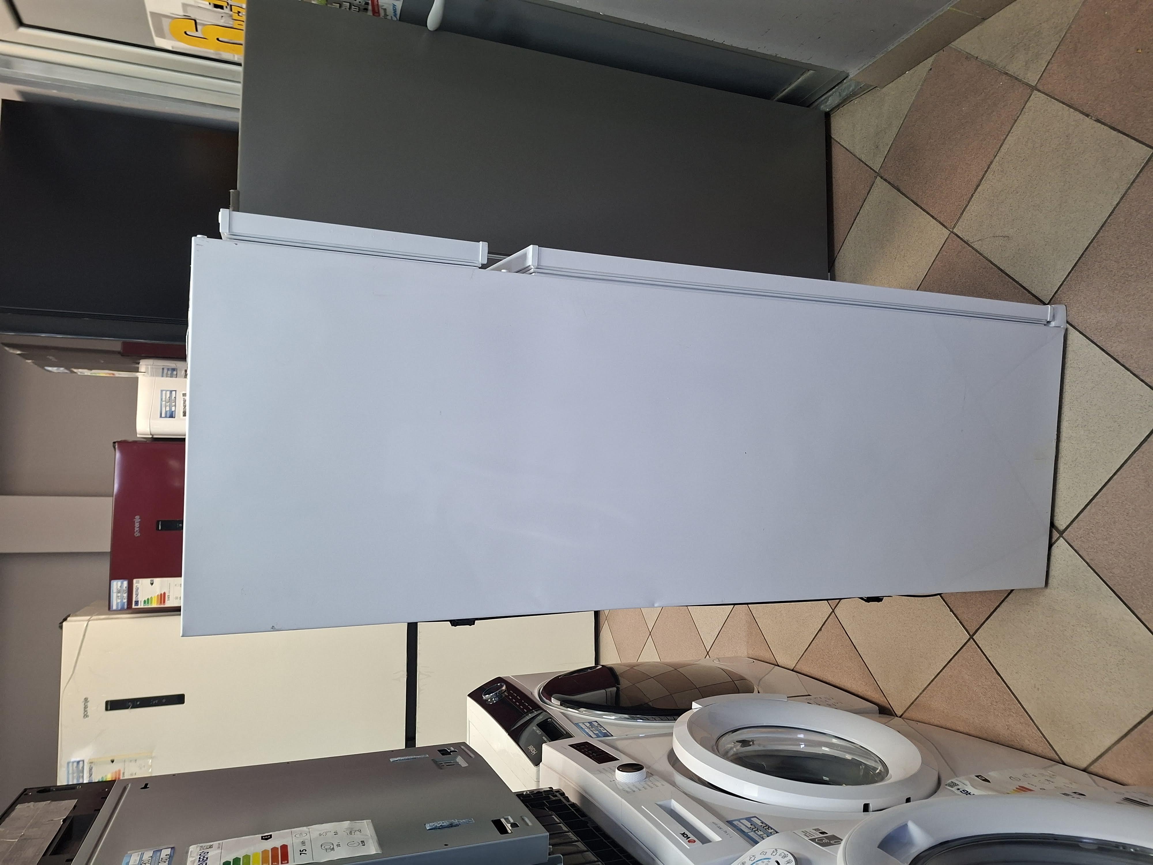 Ugradni Frižider Perla PE2630E , 144 cm.