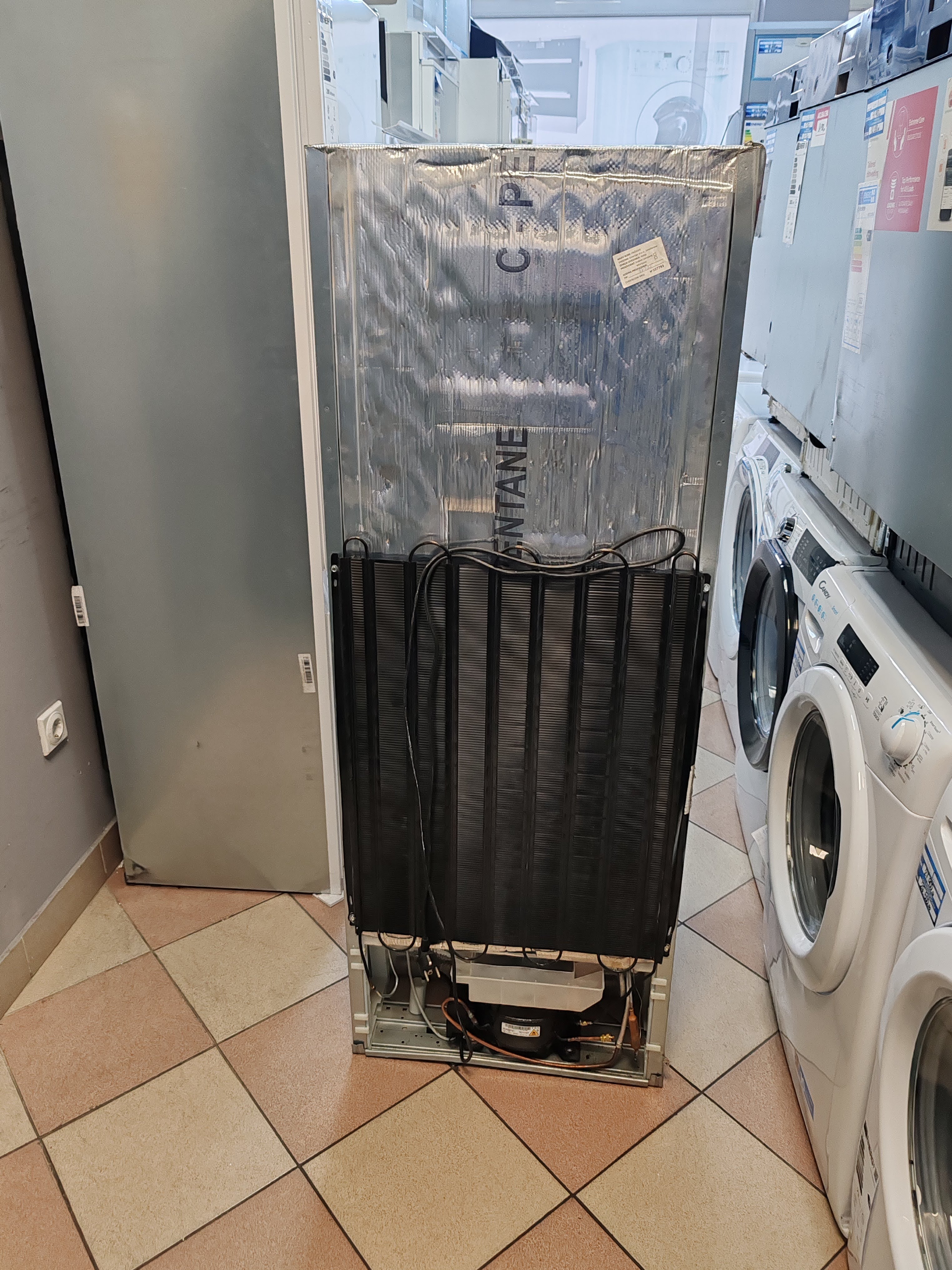 Ugradni frižider Whirlpool ART 3801, 144 cm