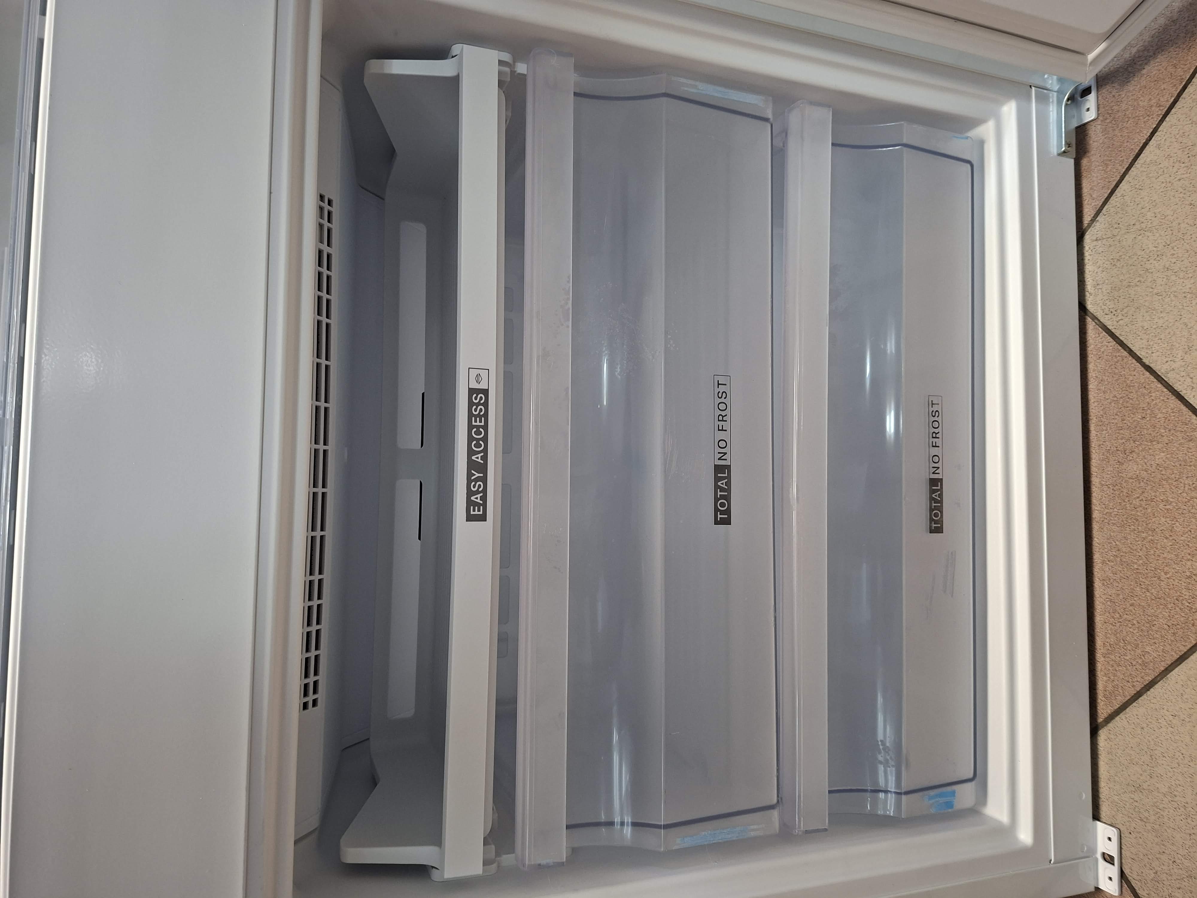 Ugradni Frižider Whirlpool WH SP70 T122 , 194x69 cm.