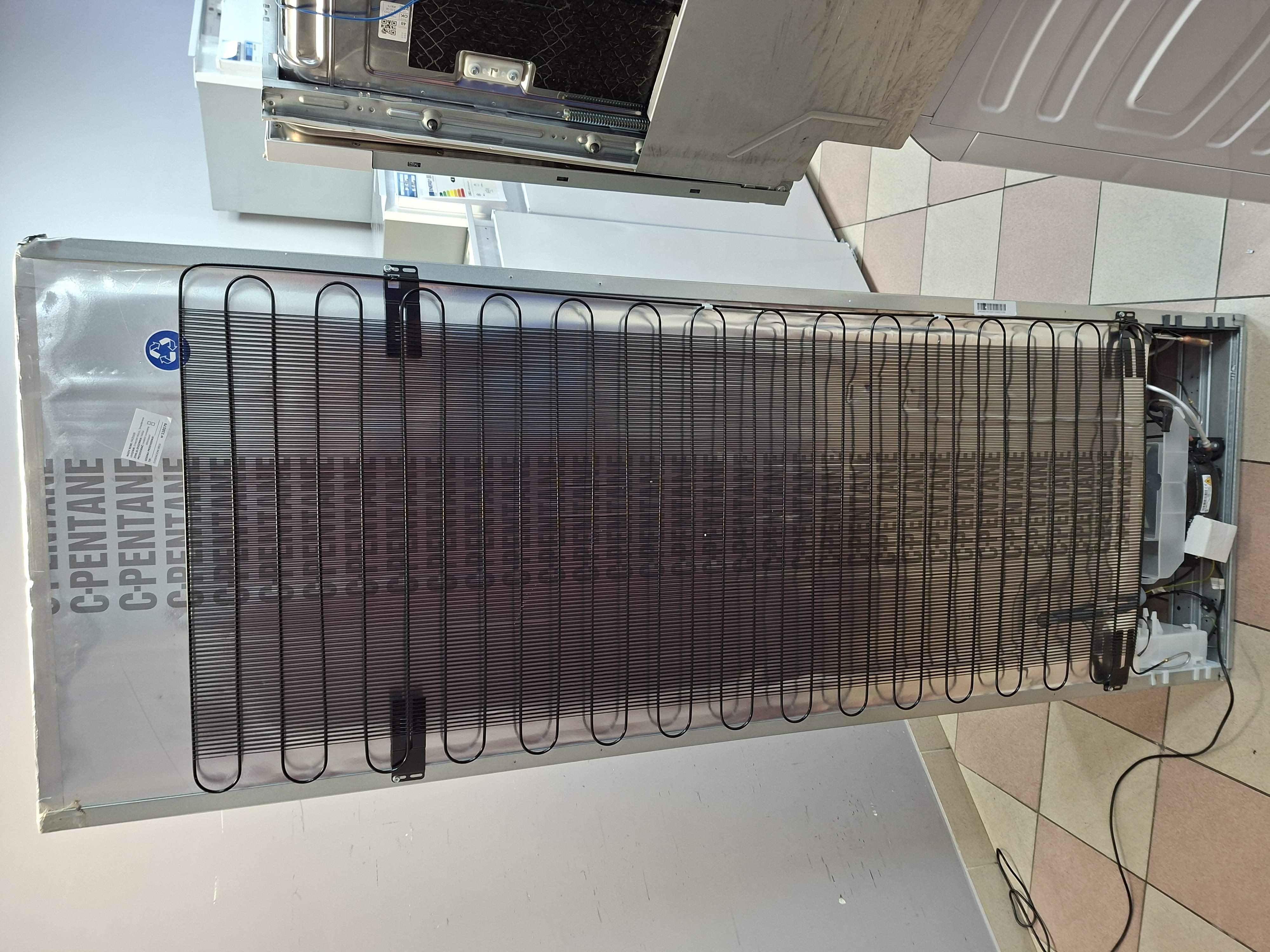 Ugradni Frižider Whirlpool WH SP70 T122 , 194x69 cm.