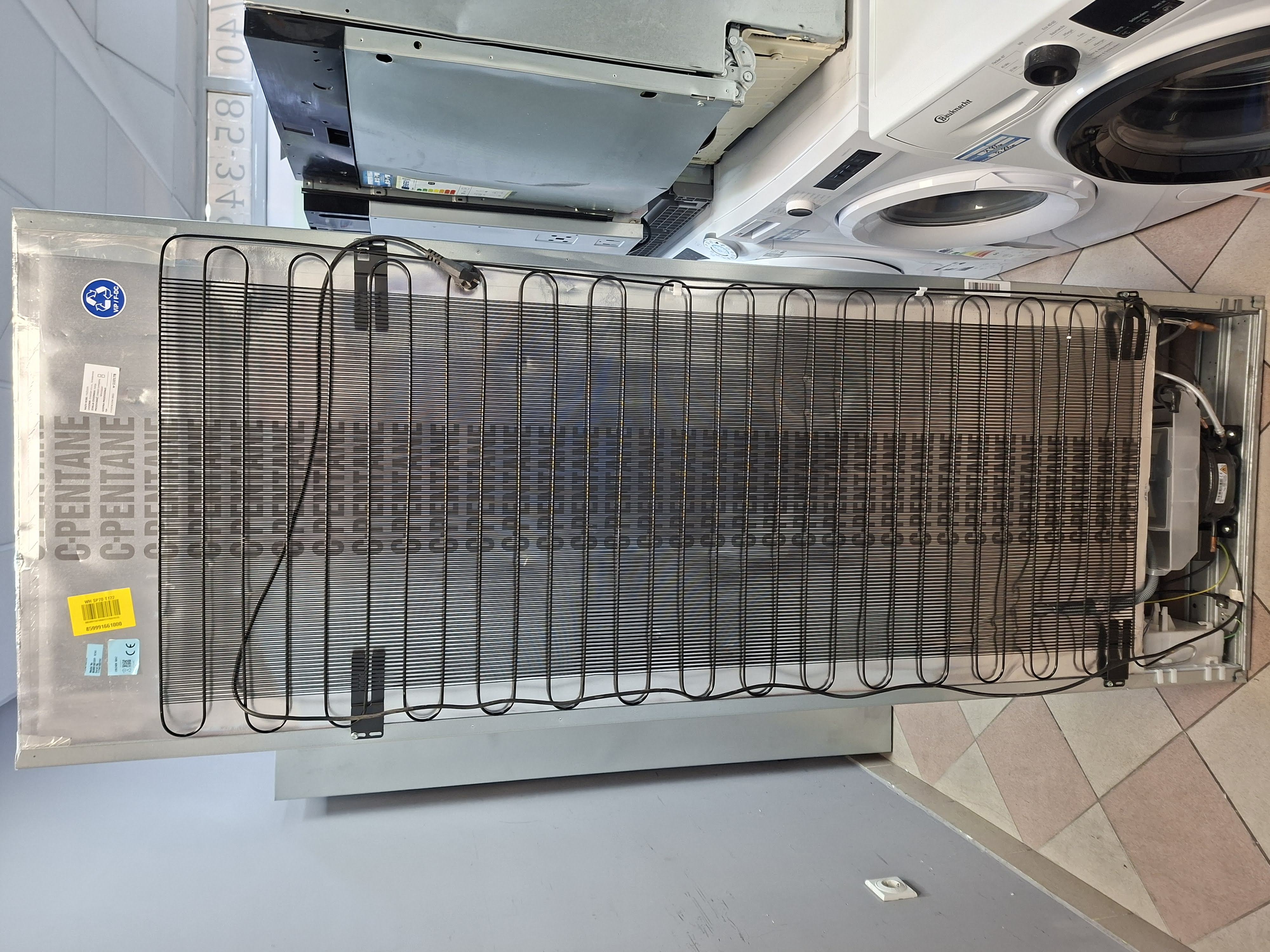 Ugradni Frižider Whirlpool WH SP70 T122 , 194x69 cm.