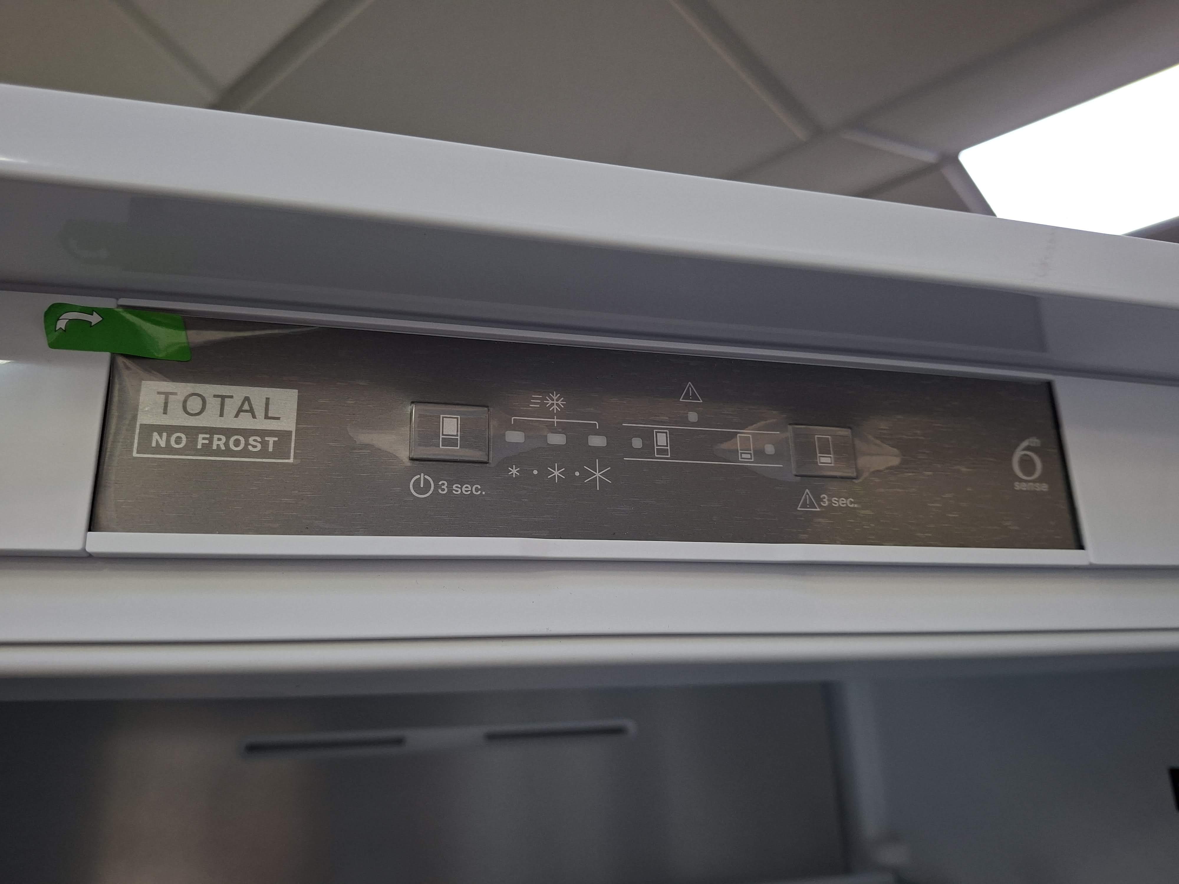 Ugradni Frižider Whirlpool WH SP70 T122 , 194x69 cm.