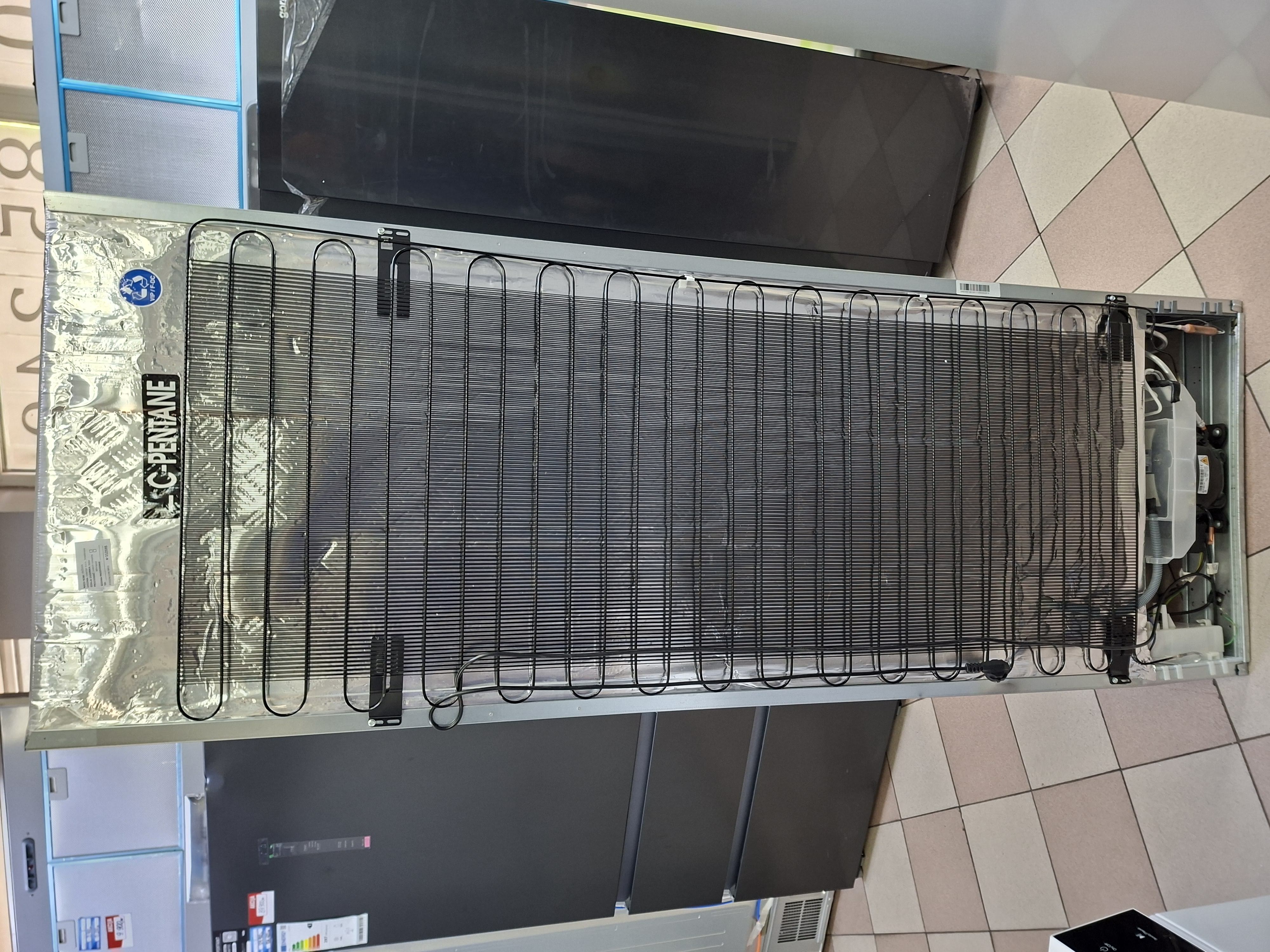 Ugradni Frižider Whirlpool WH SP70 T122 , 194x69 cm.