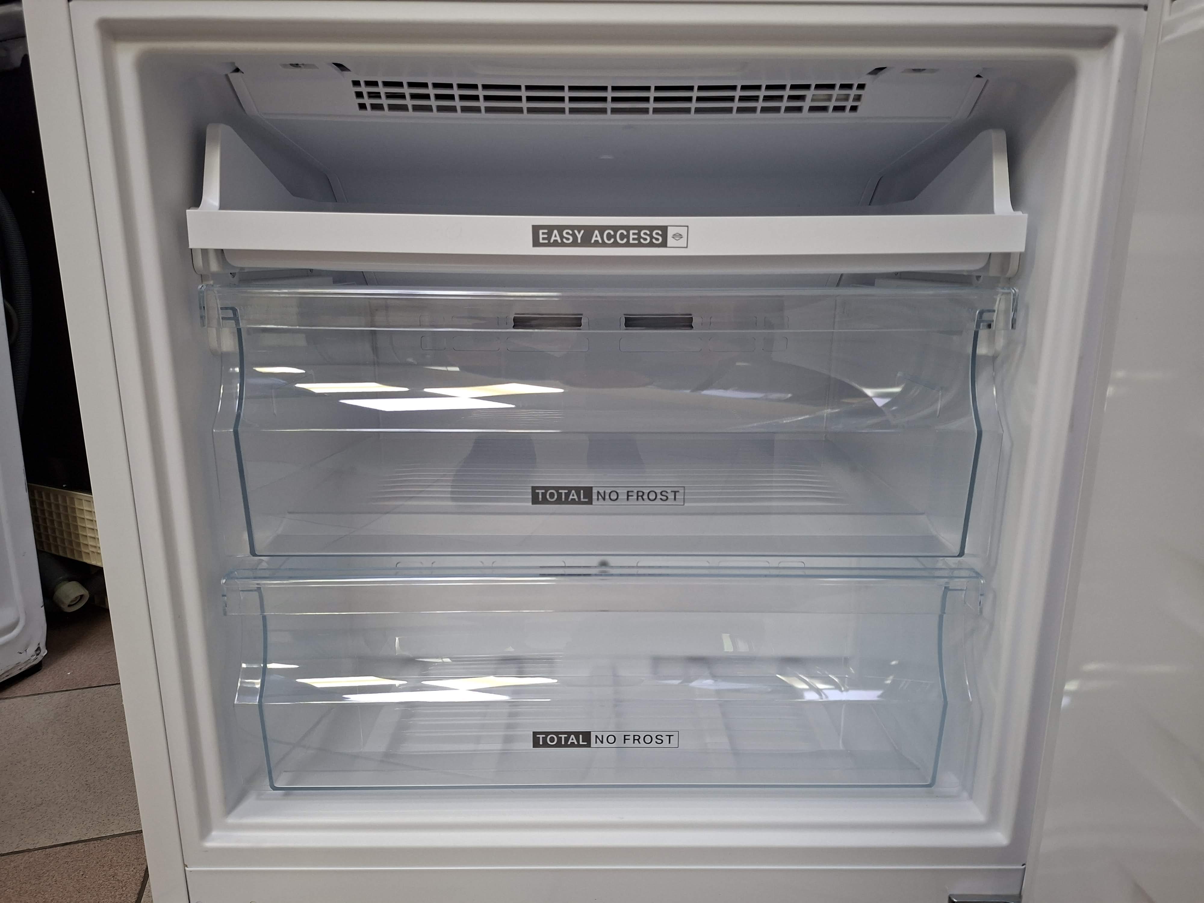 Ugradni Frižider Whirlpool WH SP70 T122 , 194x69 cm.