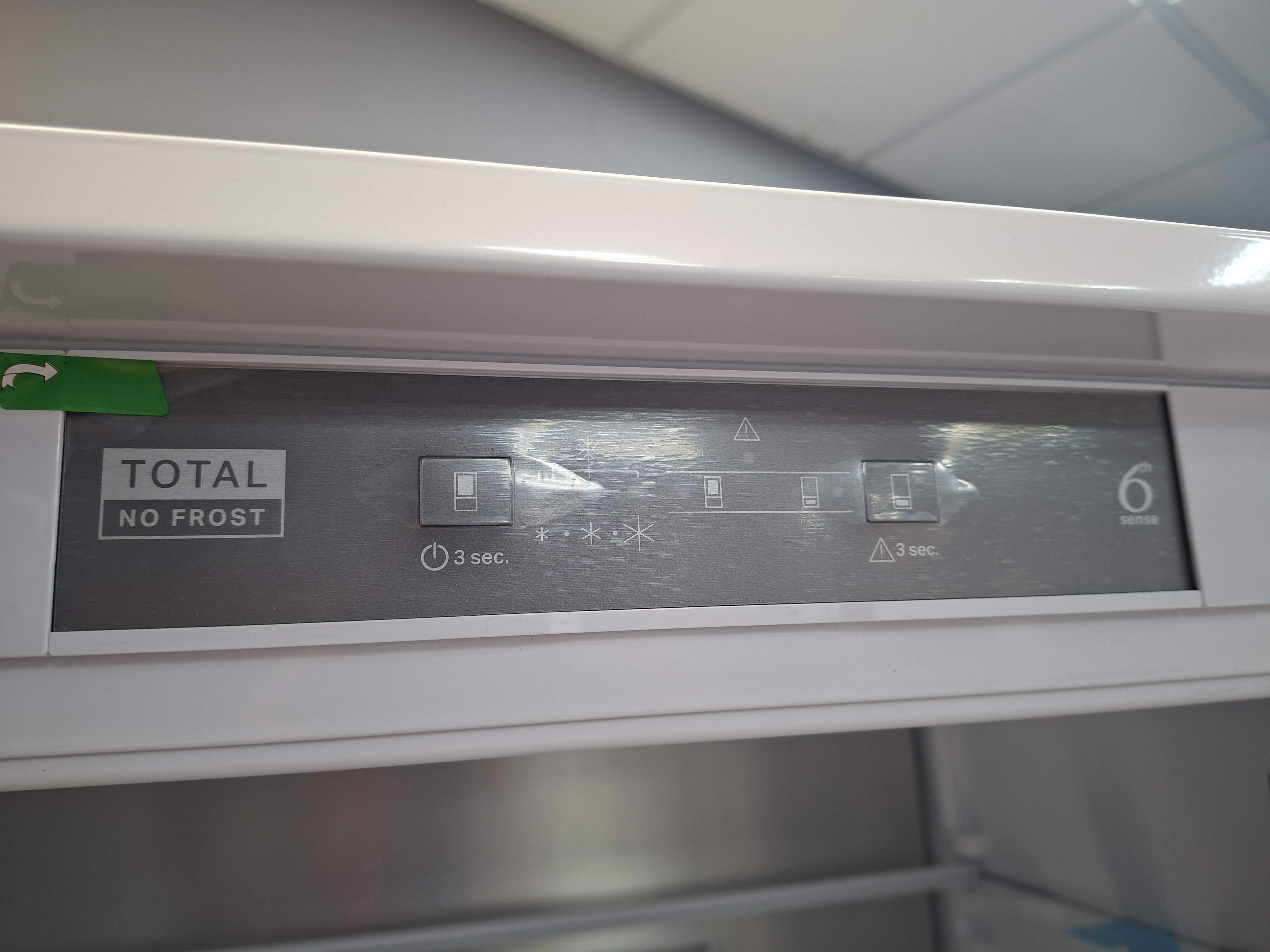 Ugradni Frižider Whirlpool WH SP70 T132 , 194x69 cm.