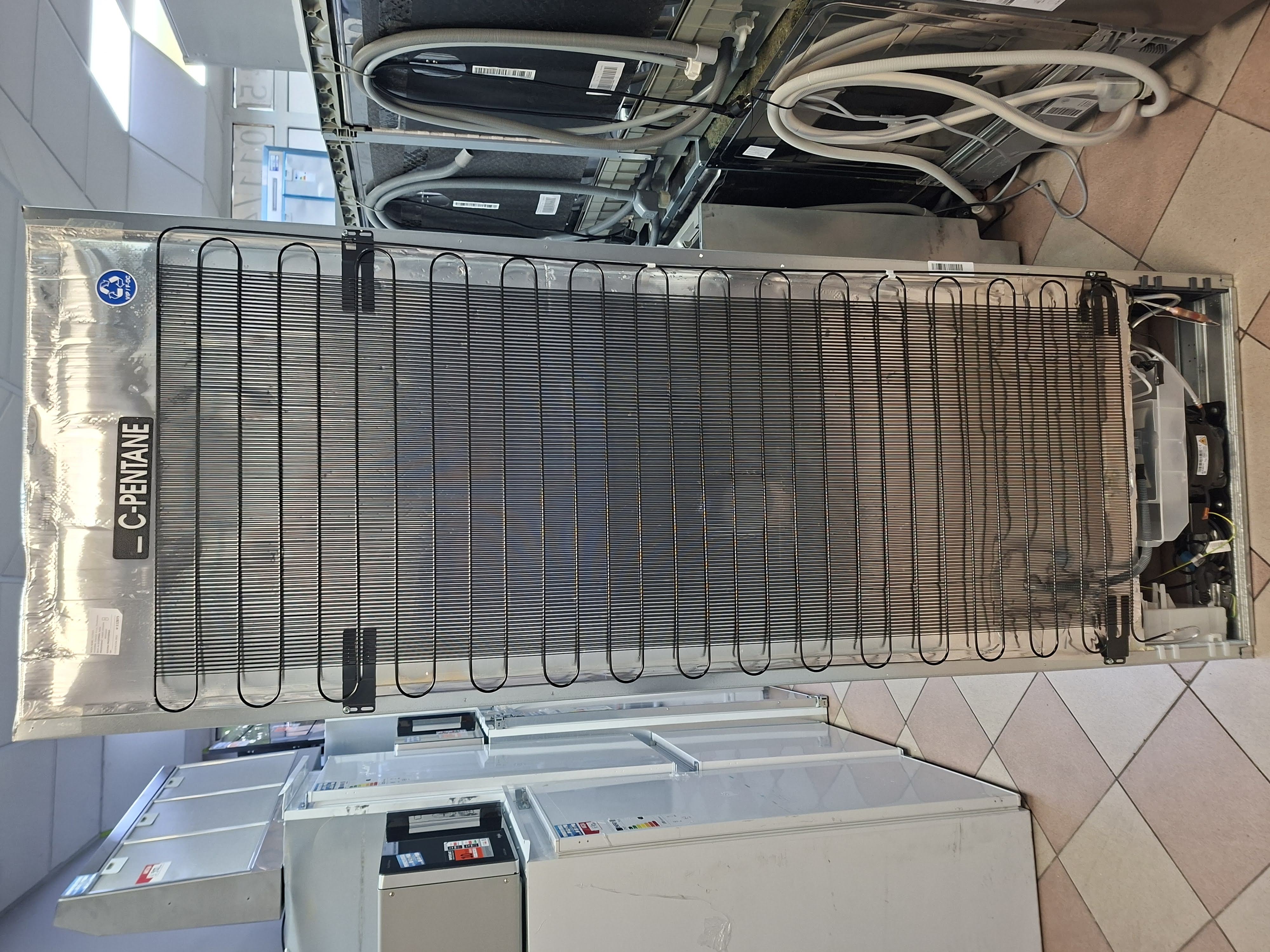 Ugradni Frižider Whirlpool WH SP70 T132 , 194x69 cm.