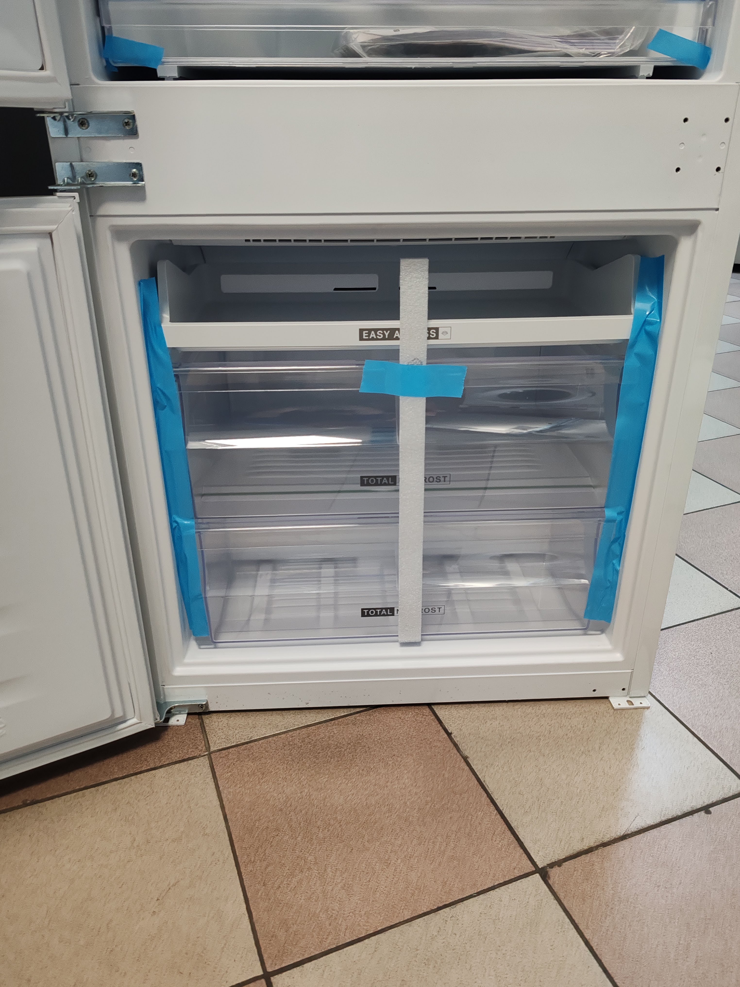 Ugradni Frižider Whirlpool WH SP70 TI21 , 194x69 cm.