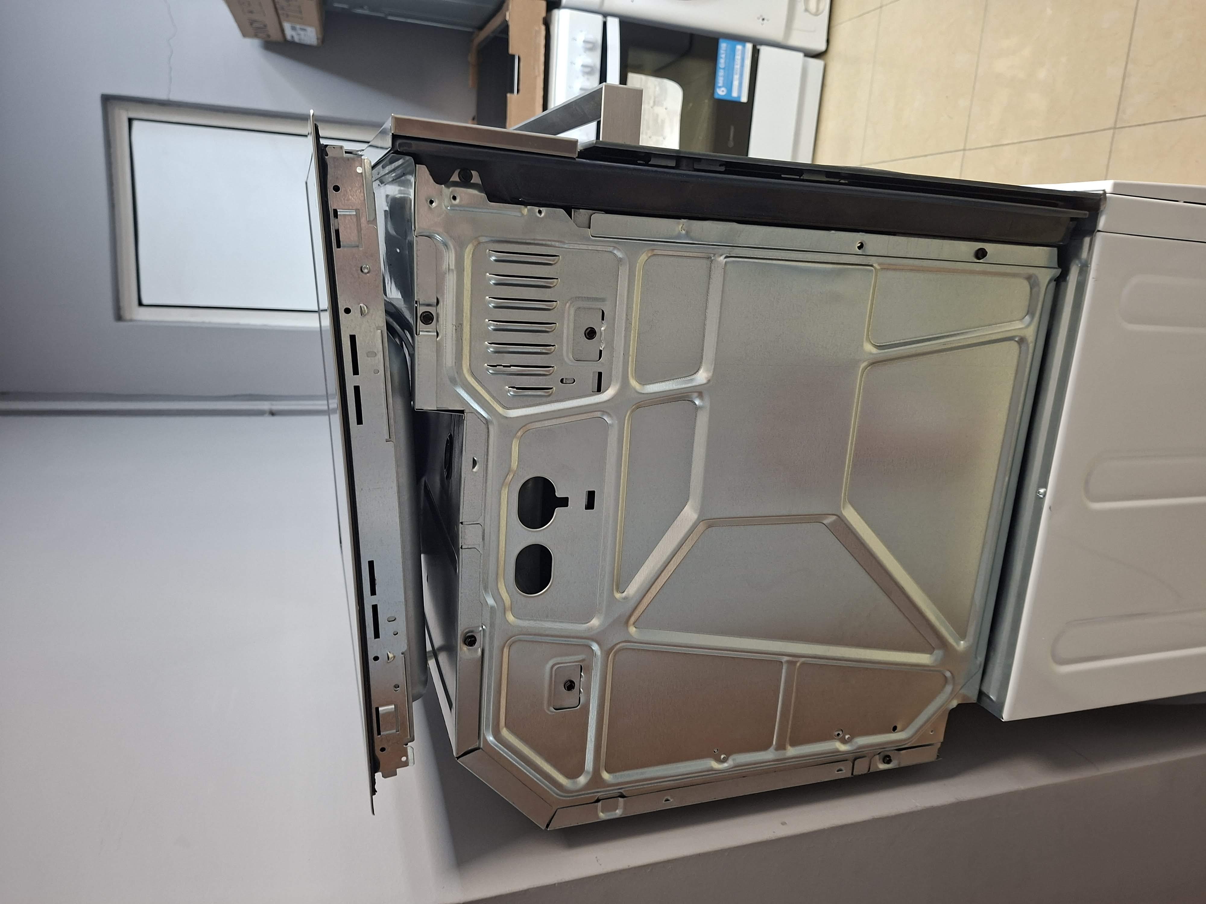 Ugradni set rerna+ploča Bauknecht HIS3 EI8V2 IN + BU 1760C FT