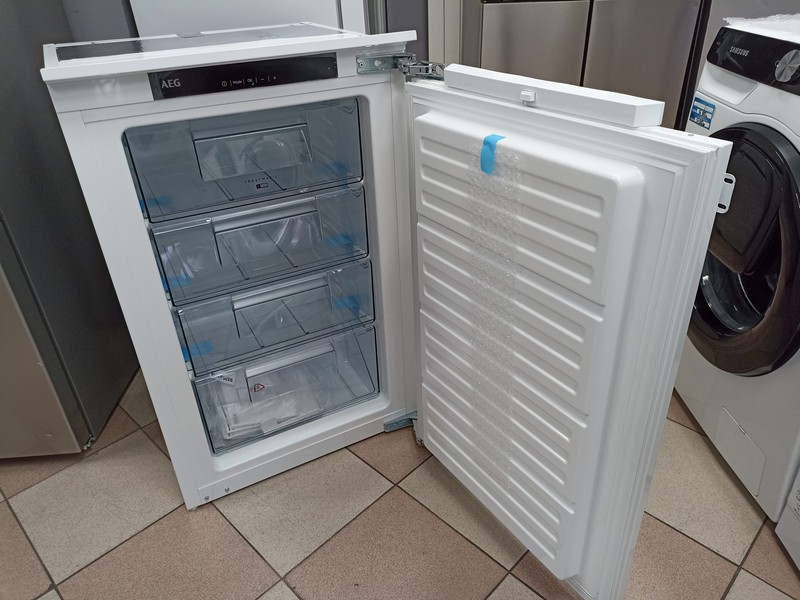 Ugradni Zamrzivač Aeg ABE888E1LF , 98 litara.