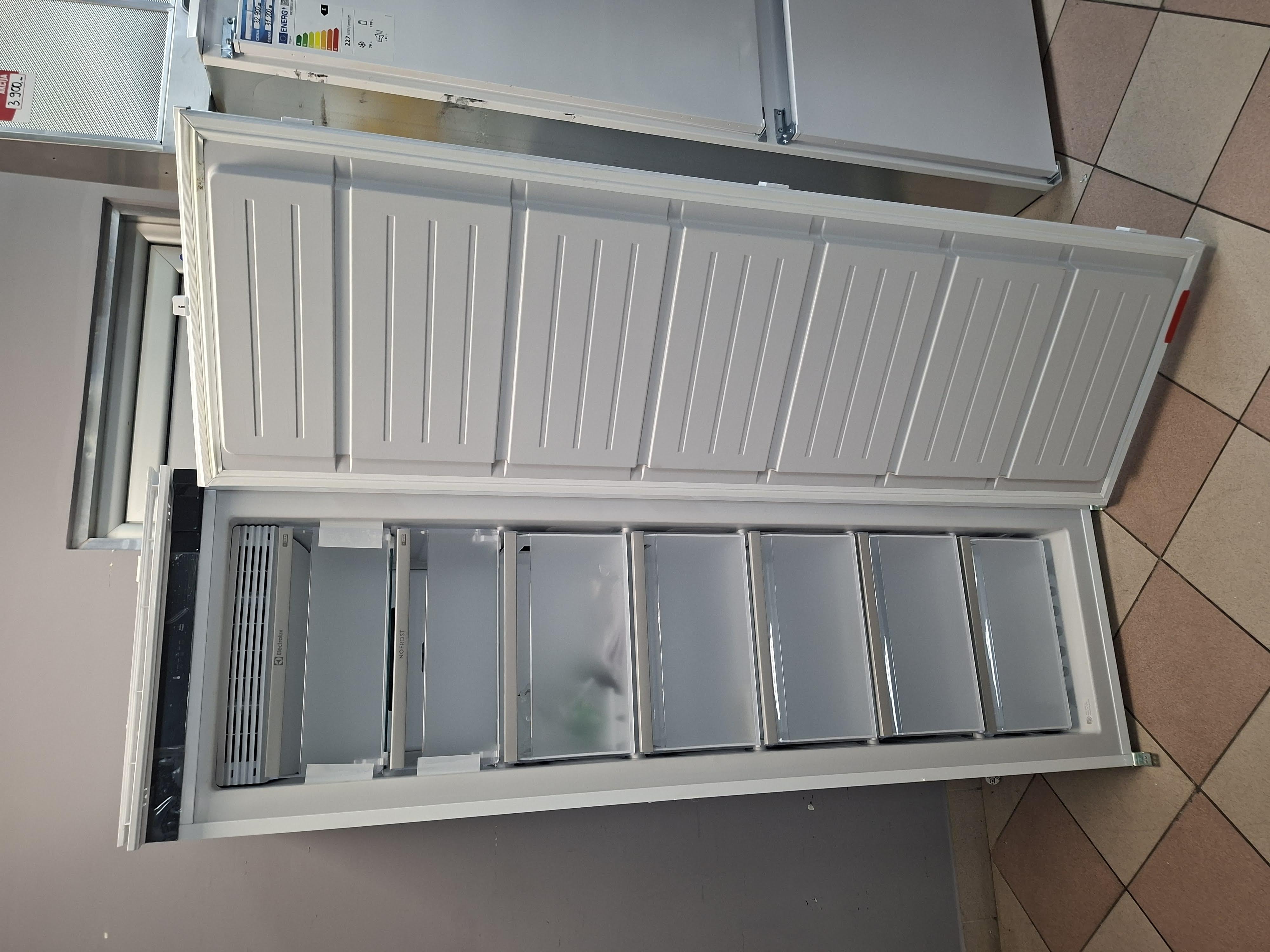 Ugradni Zamrzivač Electrolux EUN7ND18S , 177 cm.