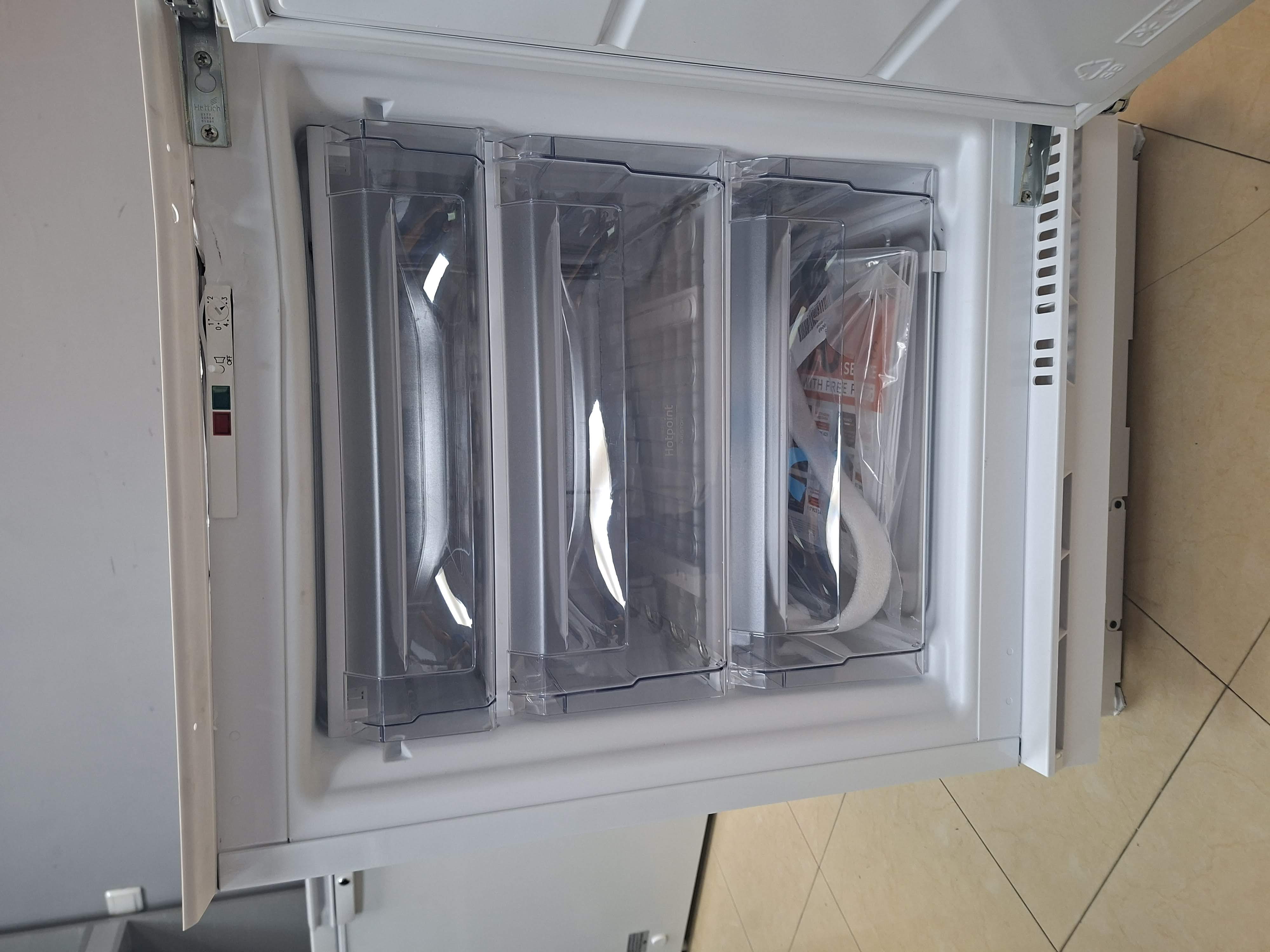 Ugradni Zamrzivač Hotpoint Ariston HABUFZ011, 82cm