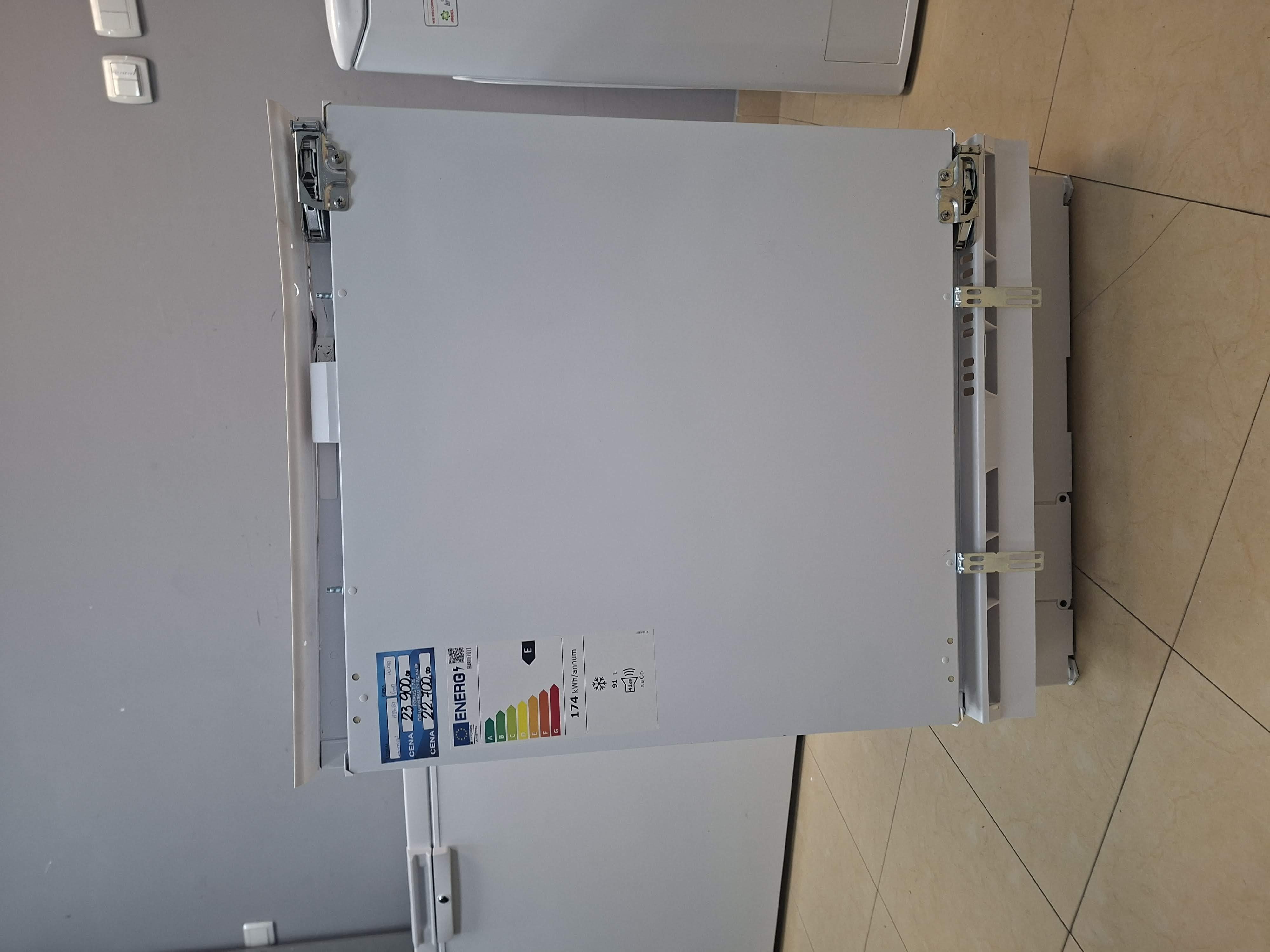 Ugradni Zamrzivač Hotpoint Ariston HABUFZ011, 82cm