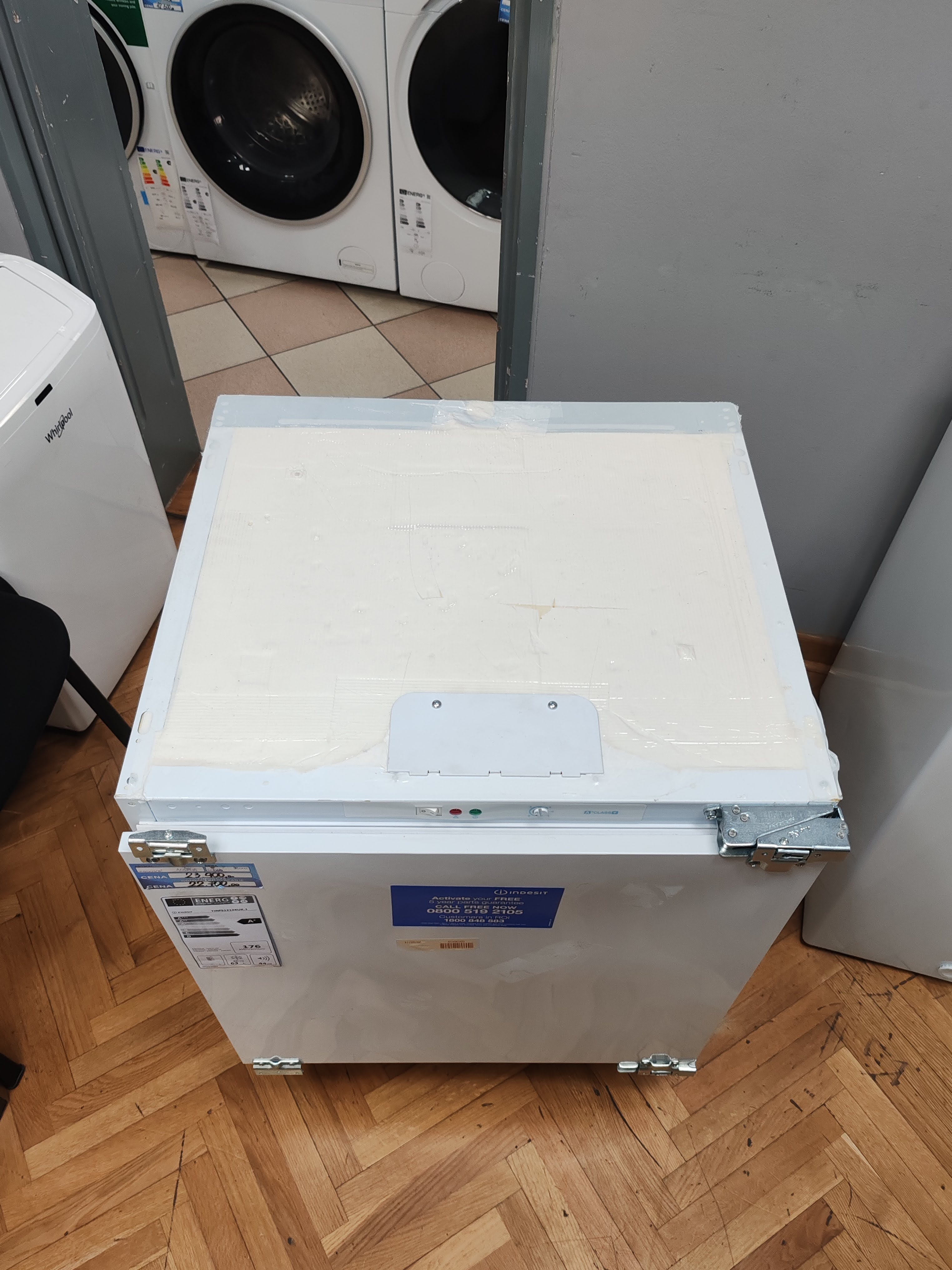 Ugradni Zamrzivač Indesit T IN FS 1212 K UK, 63 litara