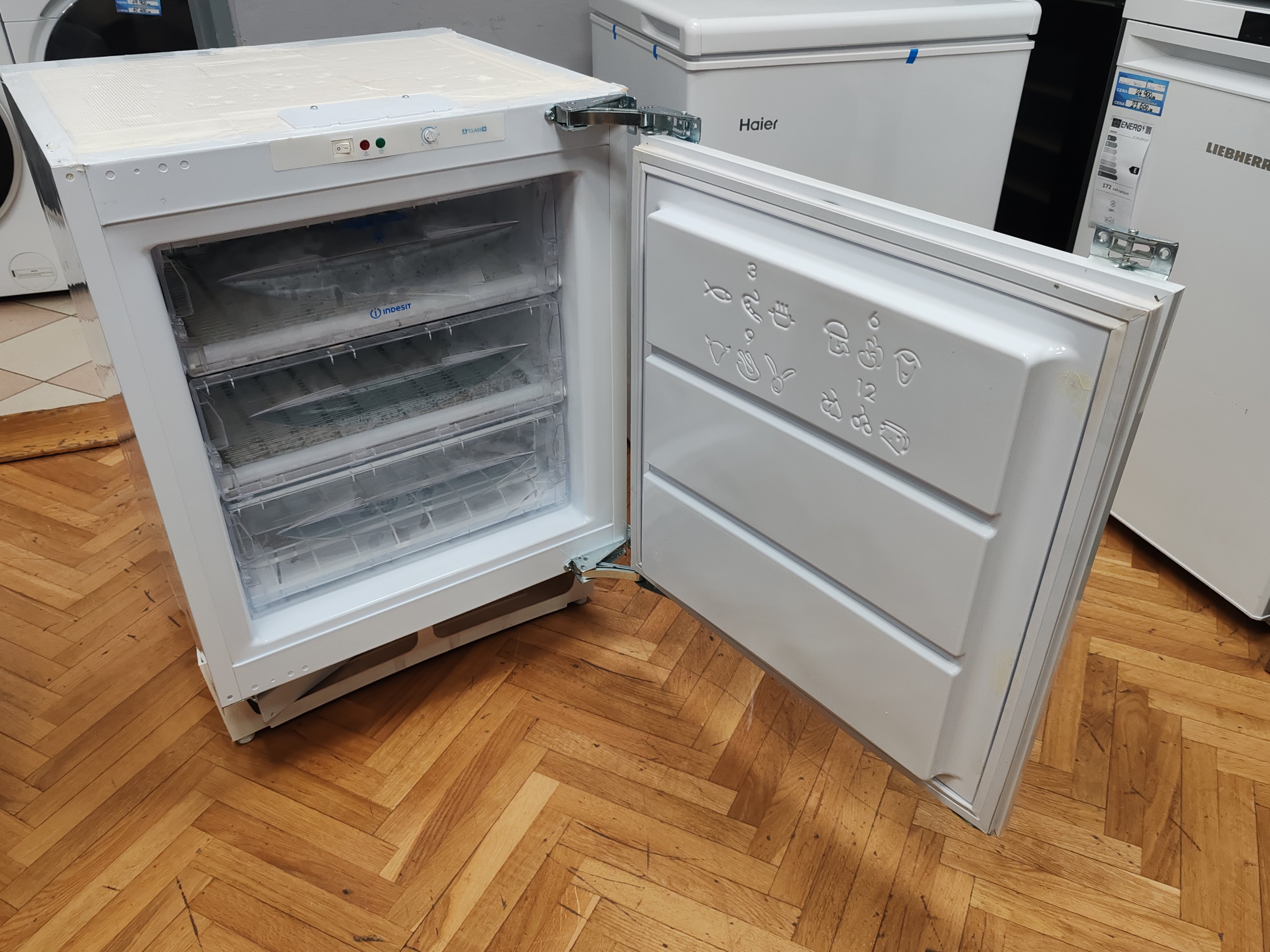 Ugradni Zamrzivač Indesit T IN FS 1212 K UK, 63 litara