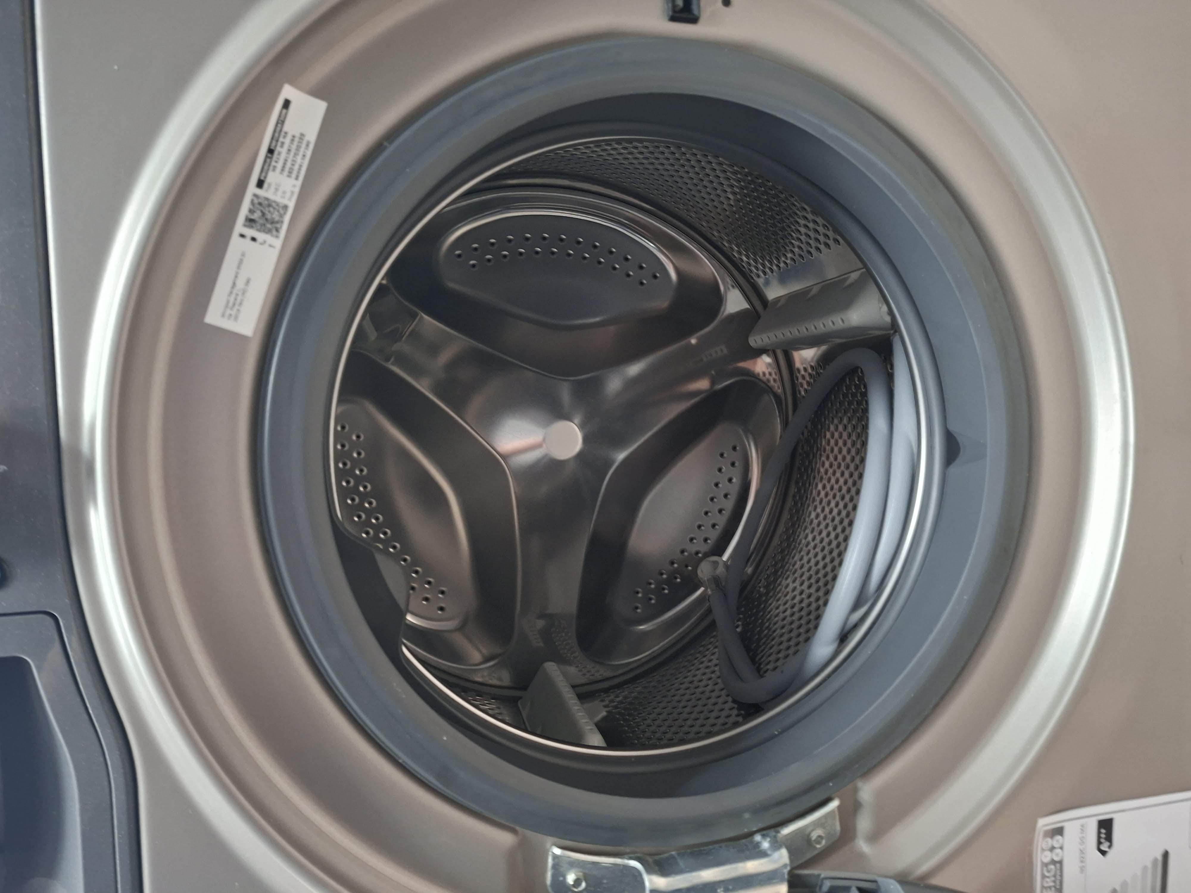 Veš mašina Ariston NS 823C GG MA , 8 kg.