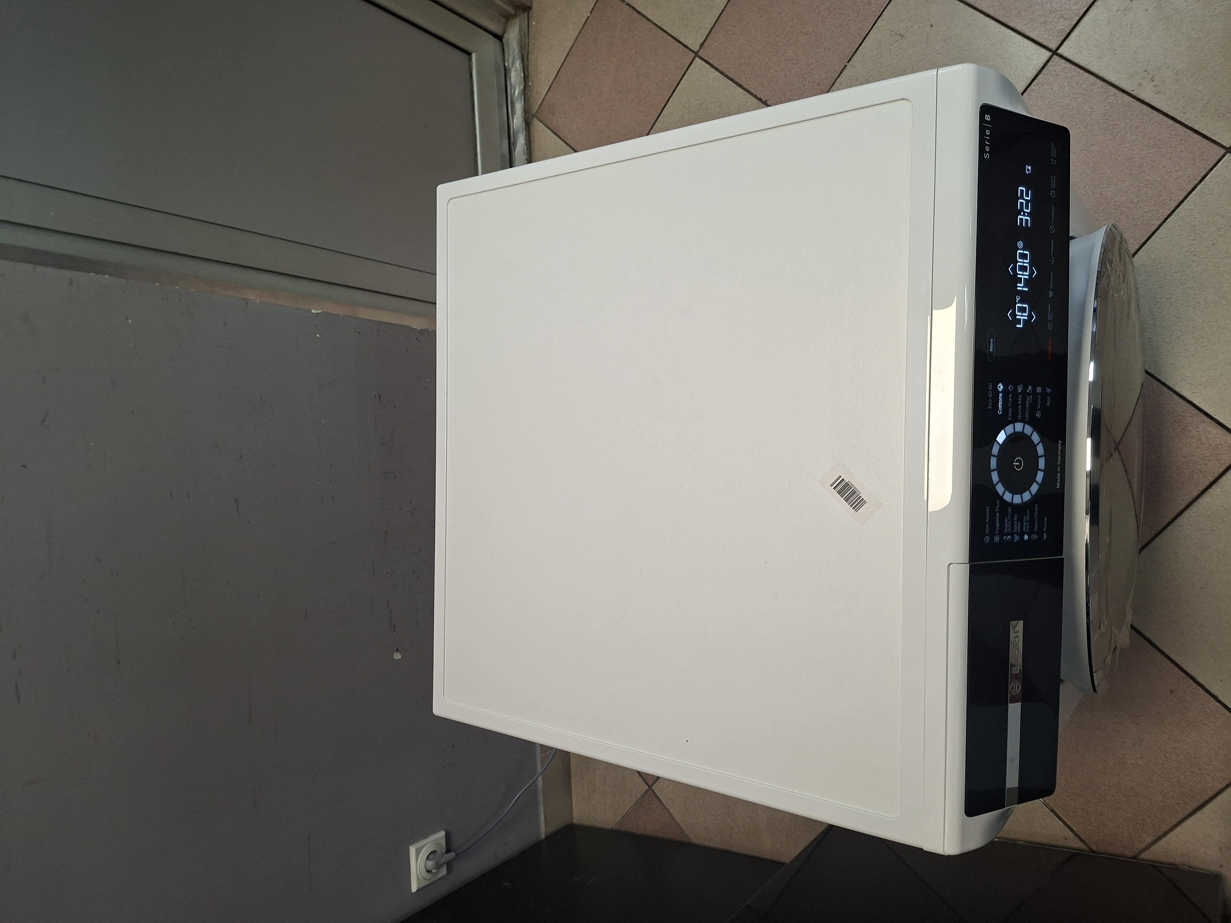 Veš mašina Bosch serija 8 WGB24400BY ,  9 kg.