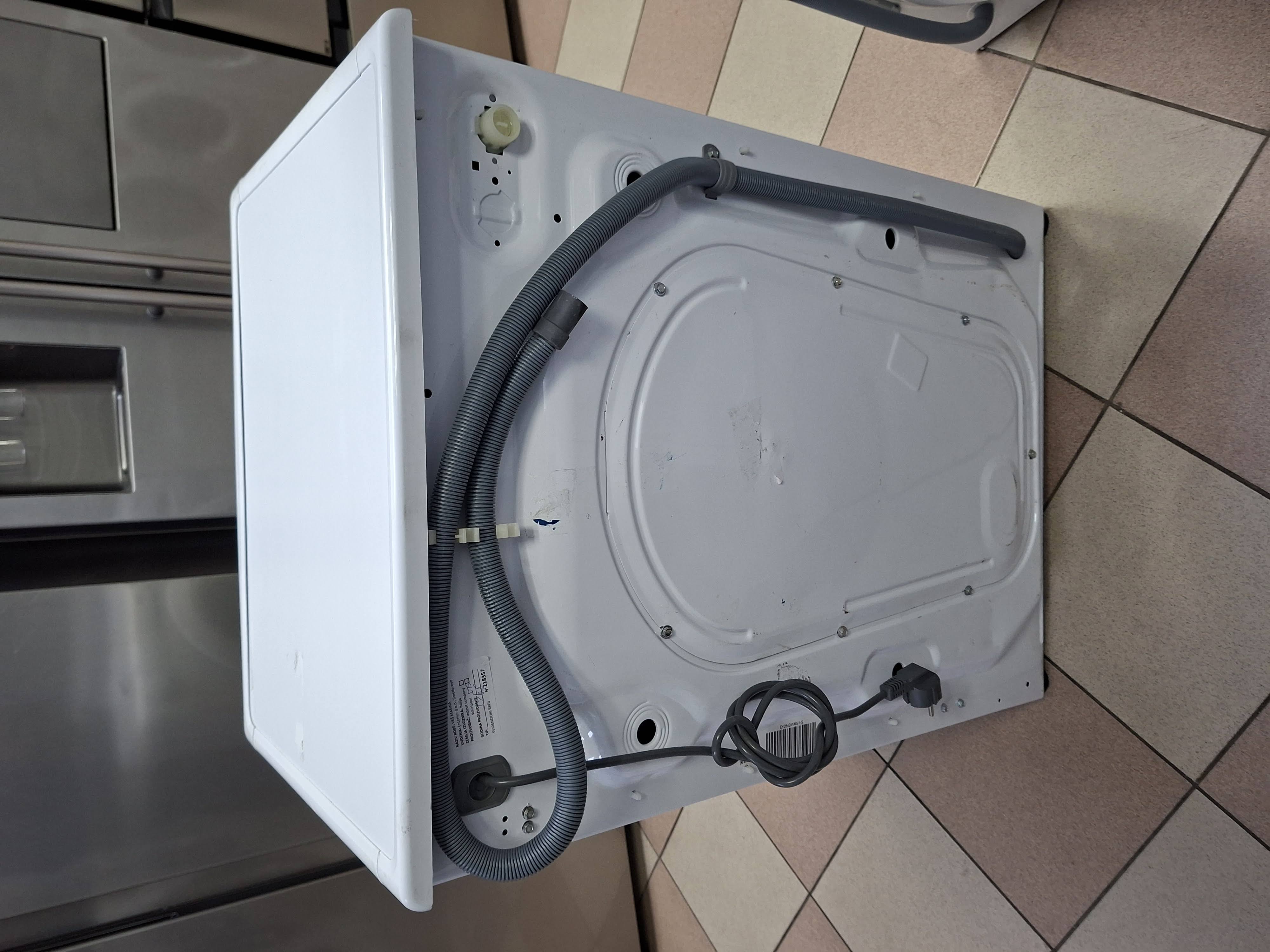 Veš mašina Candy EY284DWM5/1-S , 8 kg.