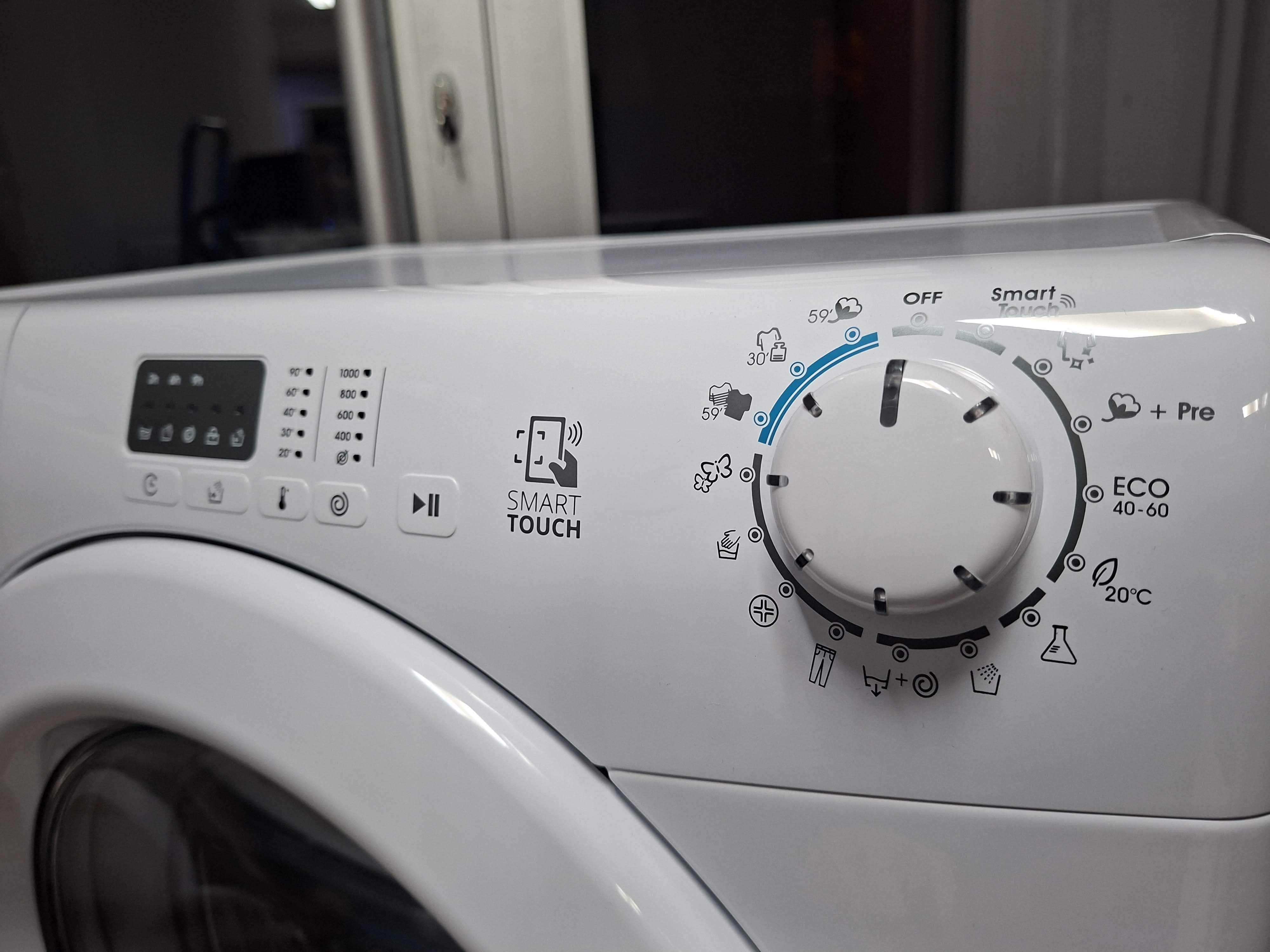 Veš mašina Candy EY4 1061DE/1-S, 6 kg, slim