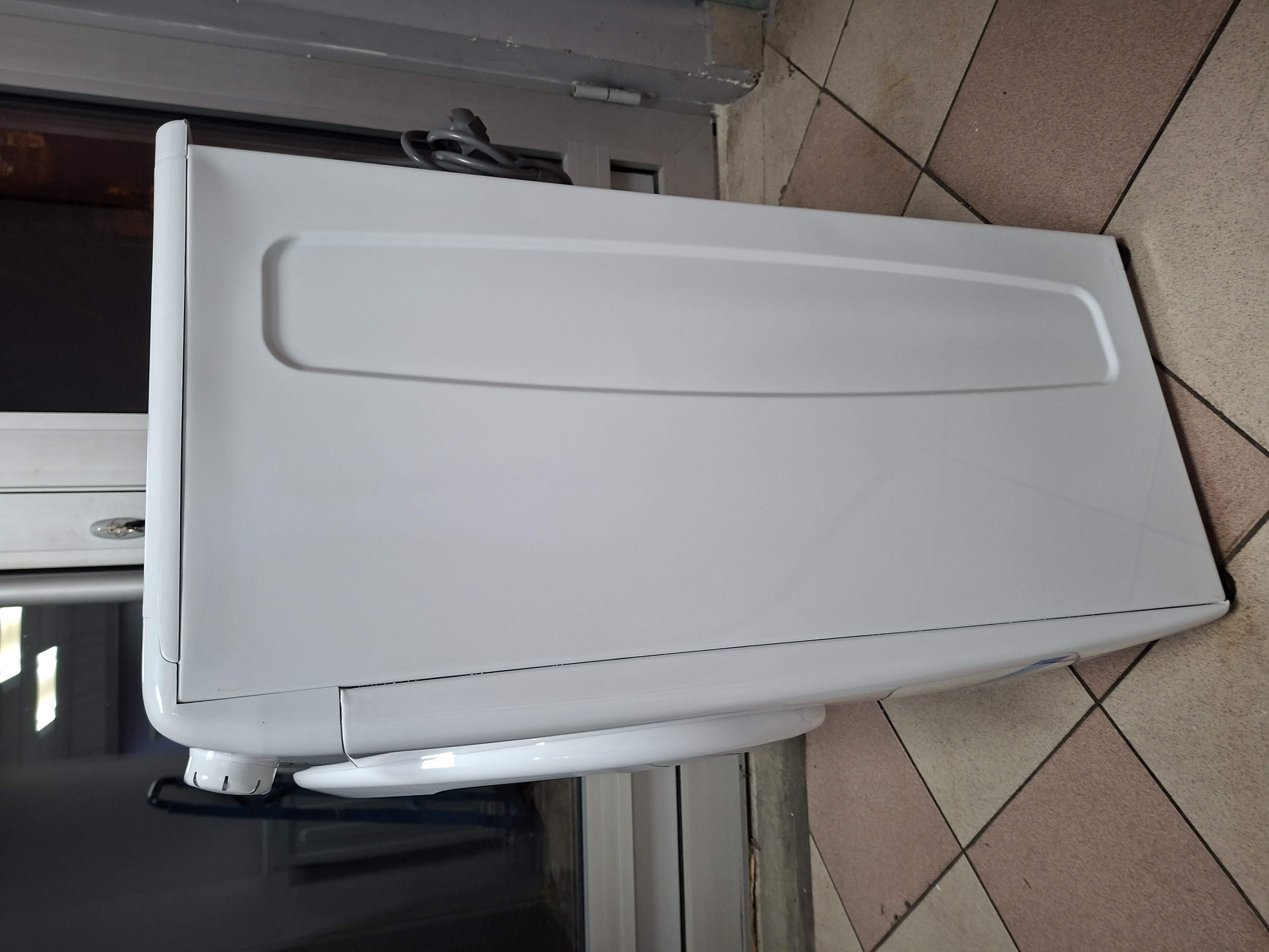 Veš mašina Candy EY4 1061DE/1-S, 6 kg, slim