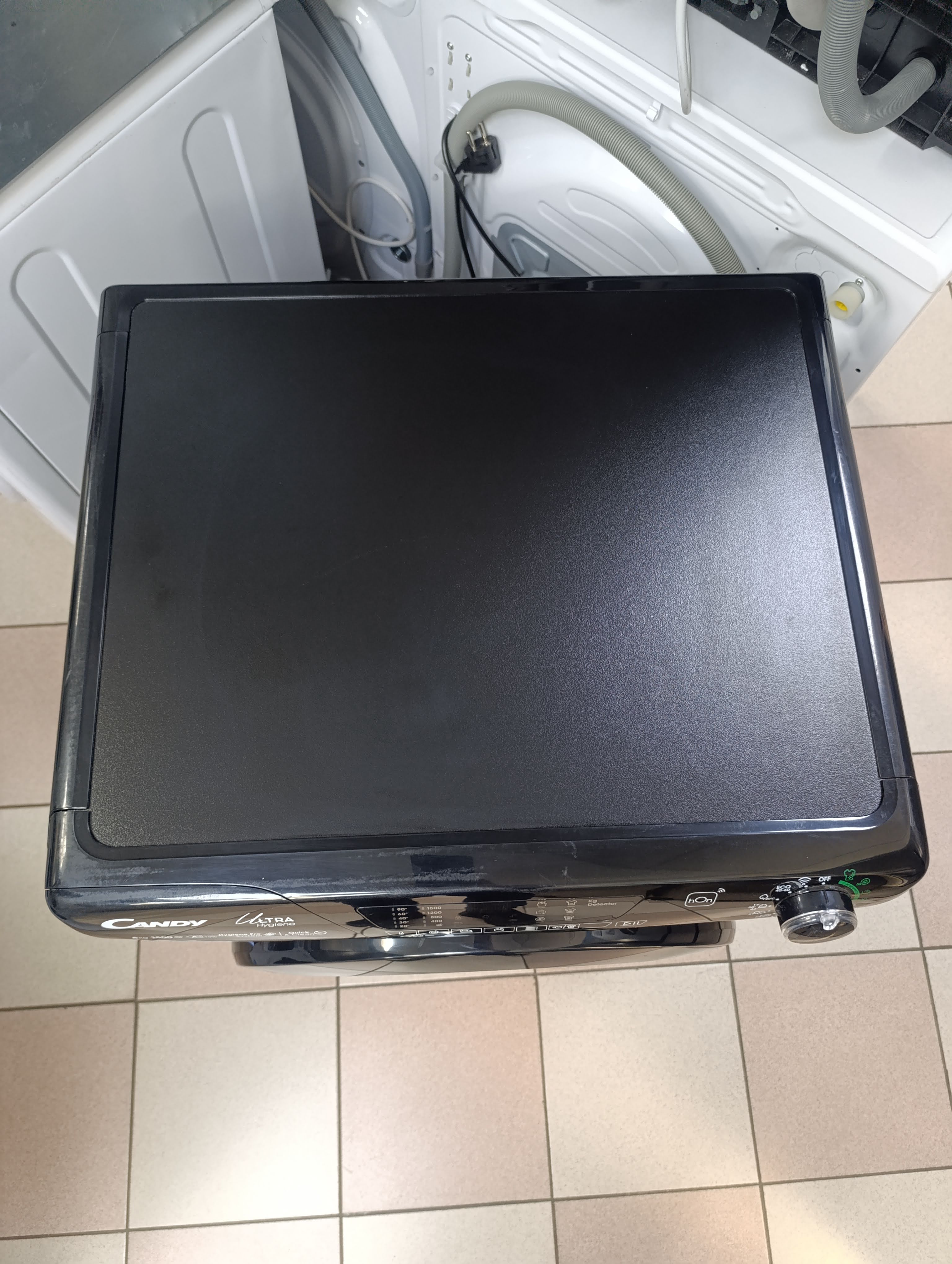 Veš mašina Candy HE1584TWMBB6-S , 8 kg.