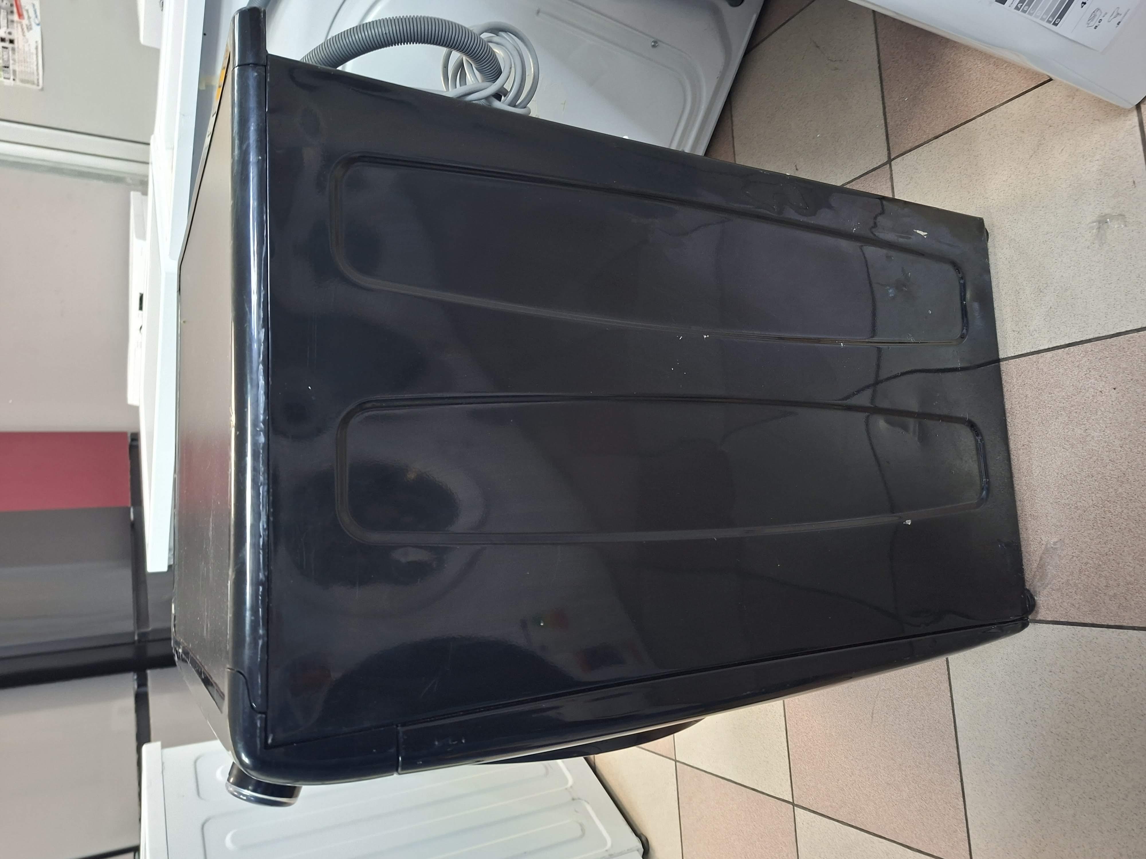 Veš mašina Candy HES12104TWMBB6-S , 10 kg.