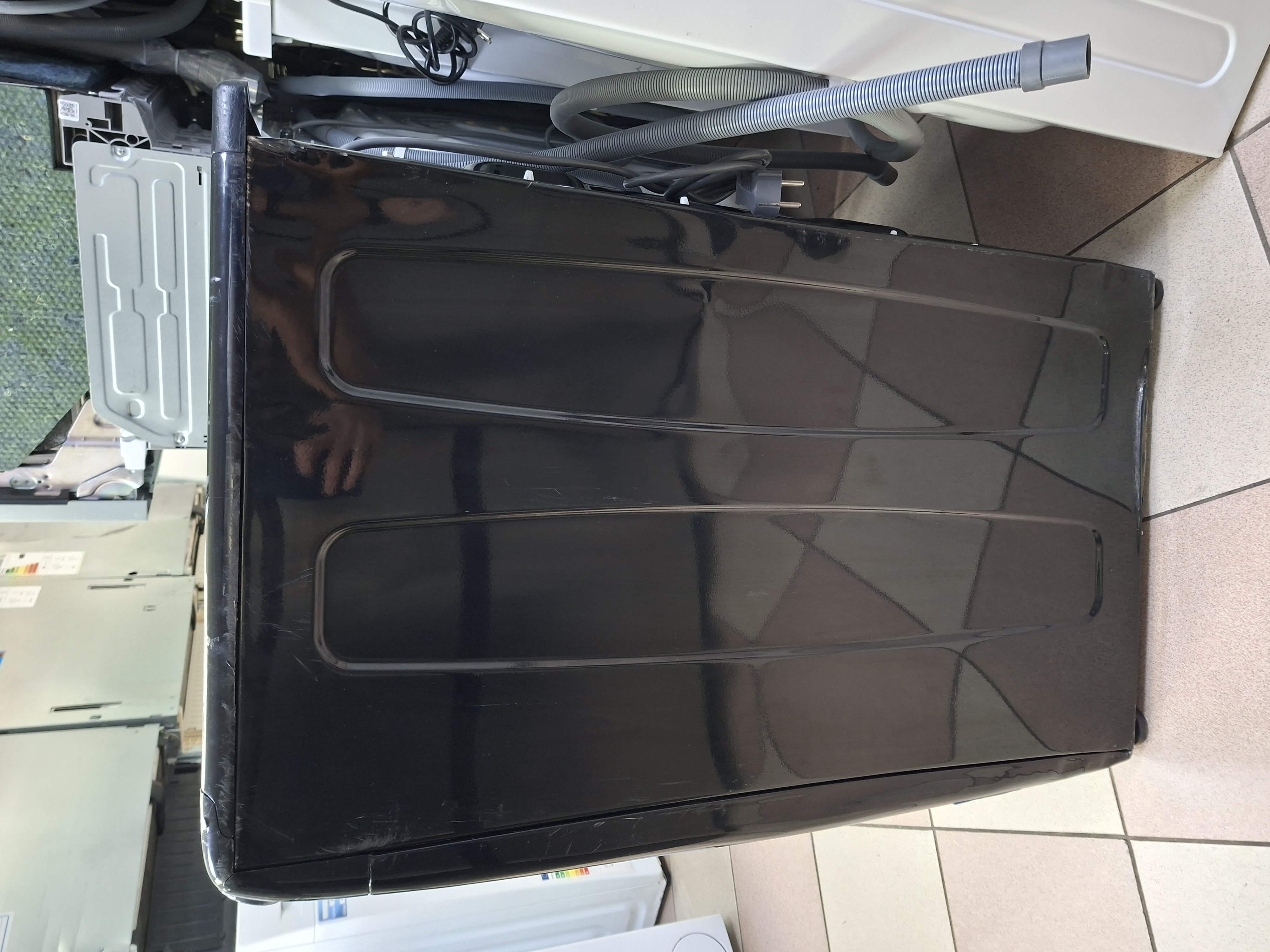 Veš mašina Candy HES12104TWMBB6-S , 10 kg.