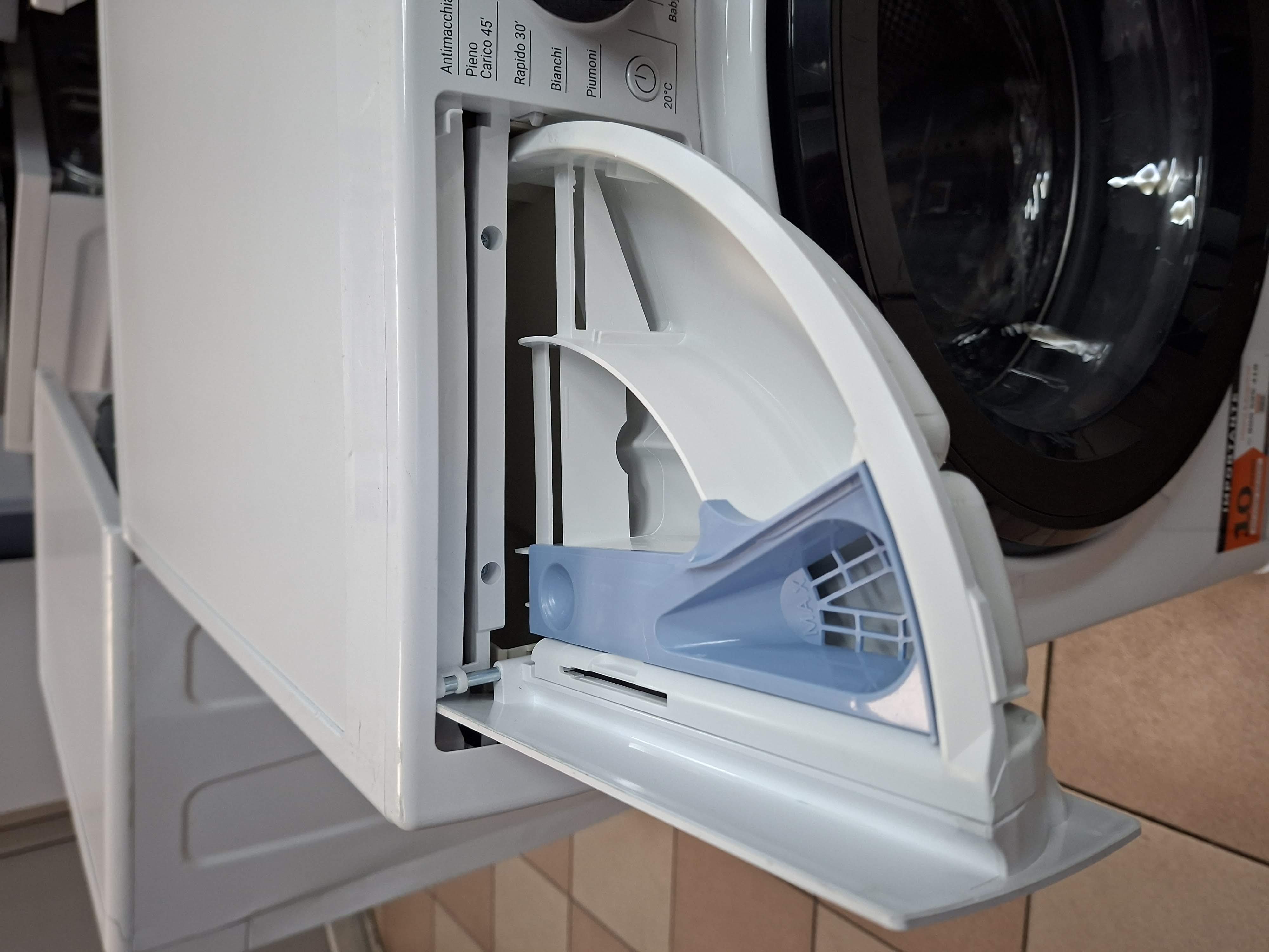 Ves masina Hotpoint Ariston NF 86WK IT , 8 kg.