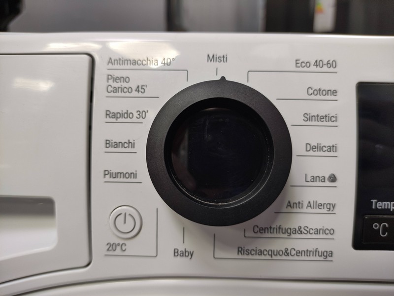 Veš mašina Hotpoint Ariston NF823WK IT N, 8 kg.