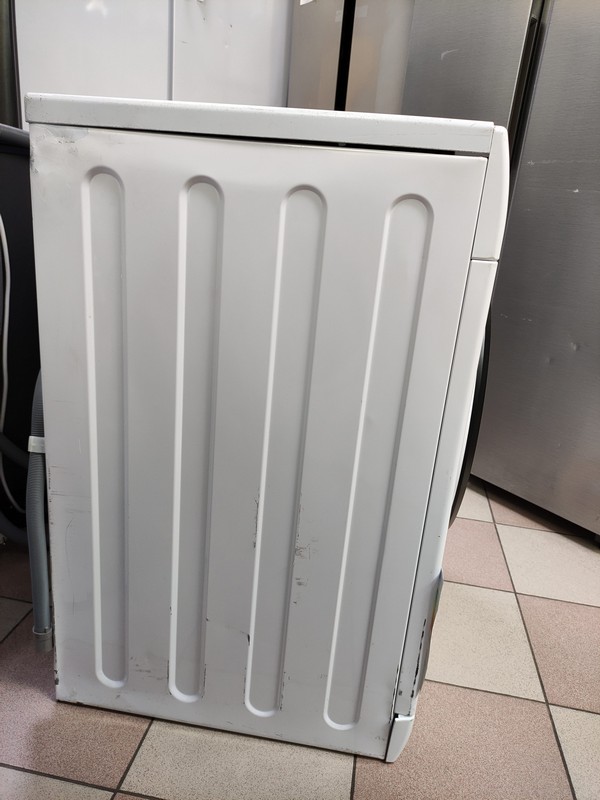 Veš mašina Hotpoint Ariston NF823WK IT N, 8 kg.