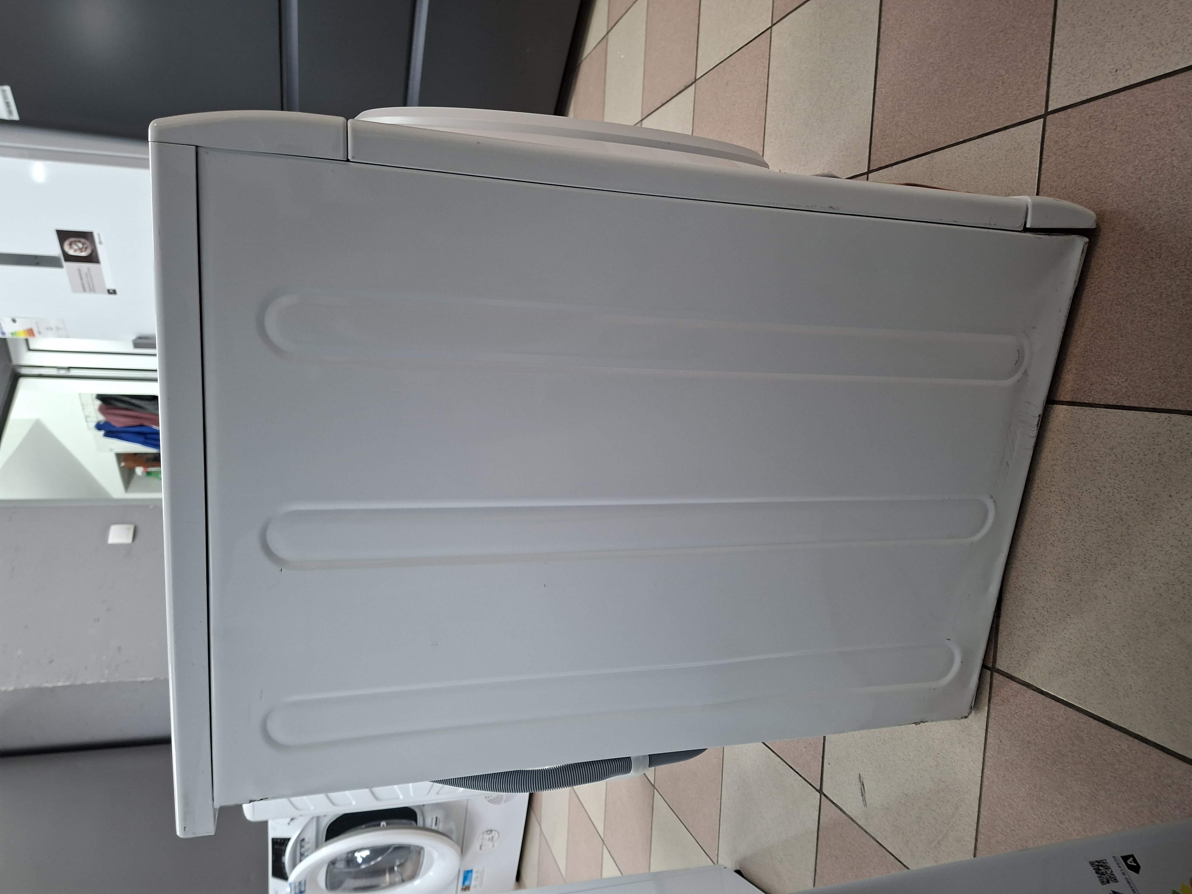 Veš mašina Hotpoint Ariston NFR79W IT , 9kg