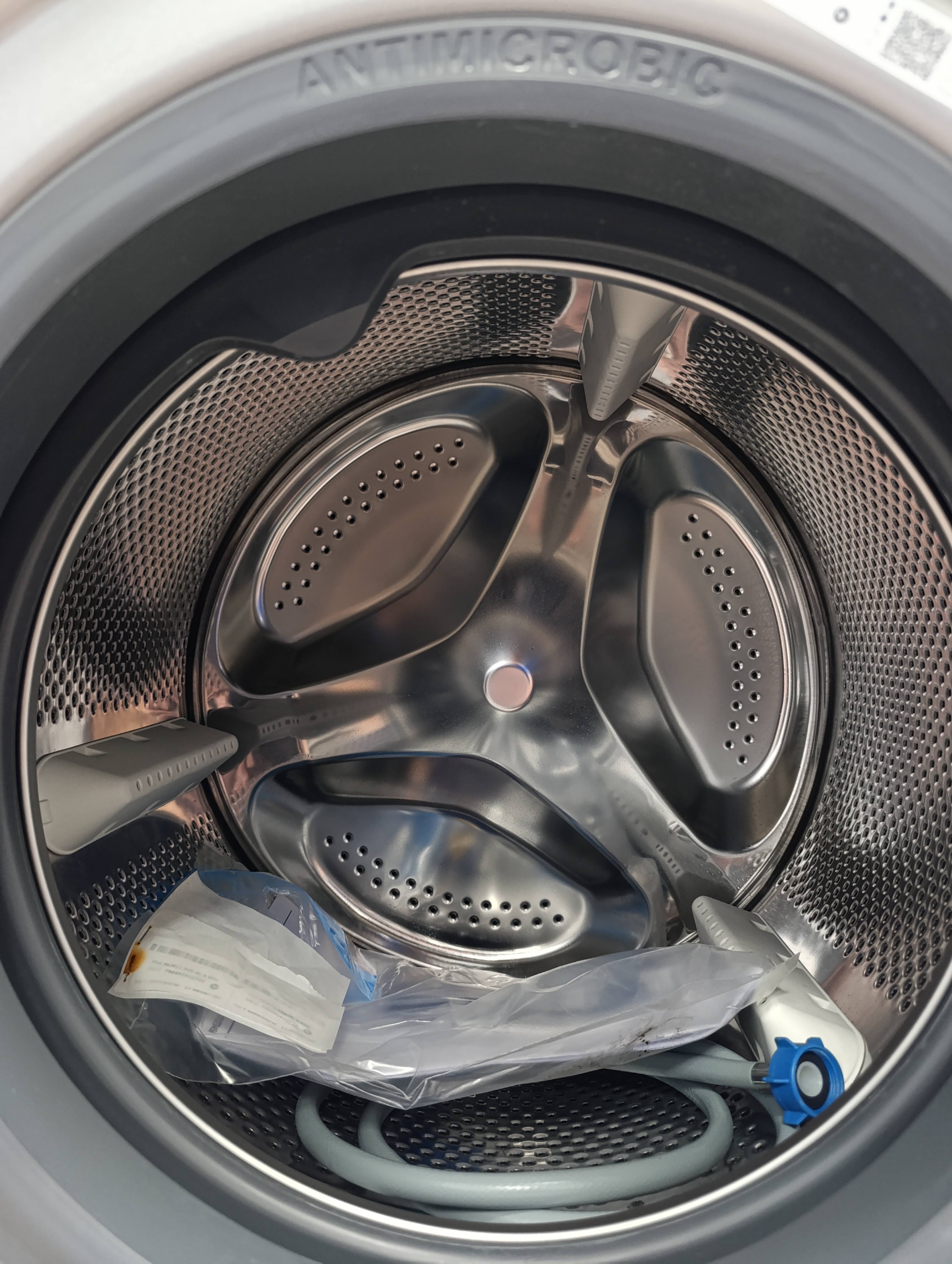 Veš mašina Hotpoint Ariston NLM11 946 SC A GCC , 9 kg.