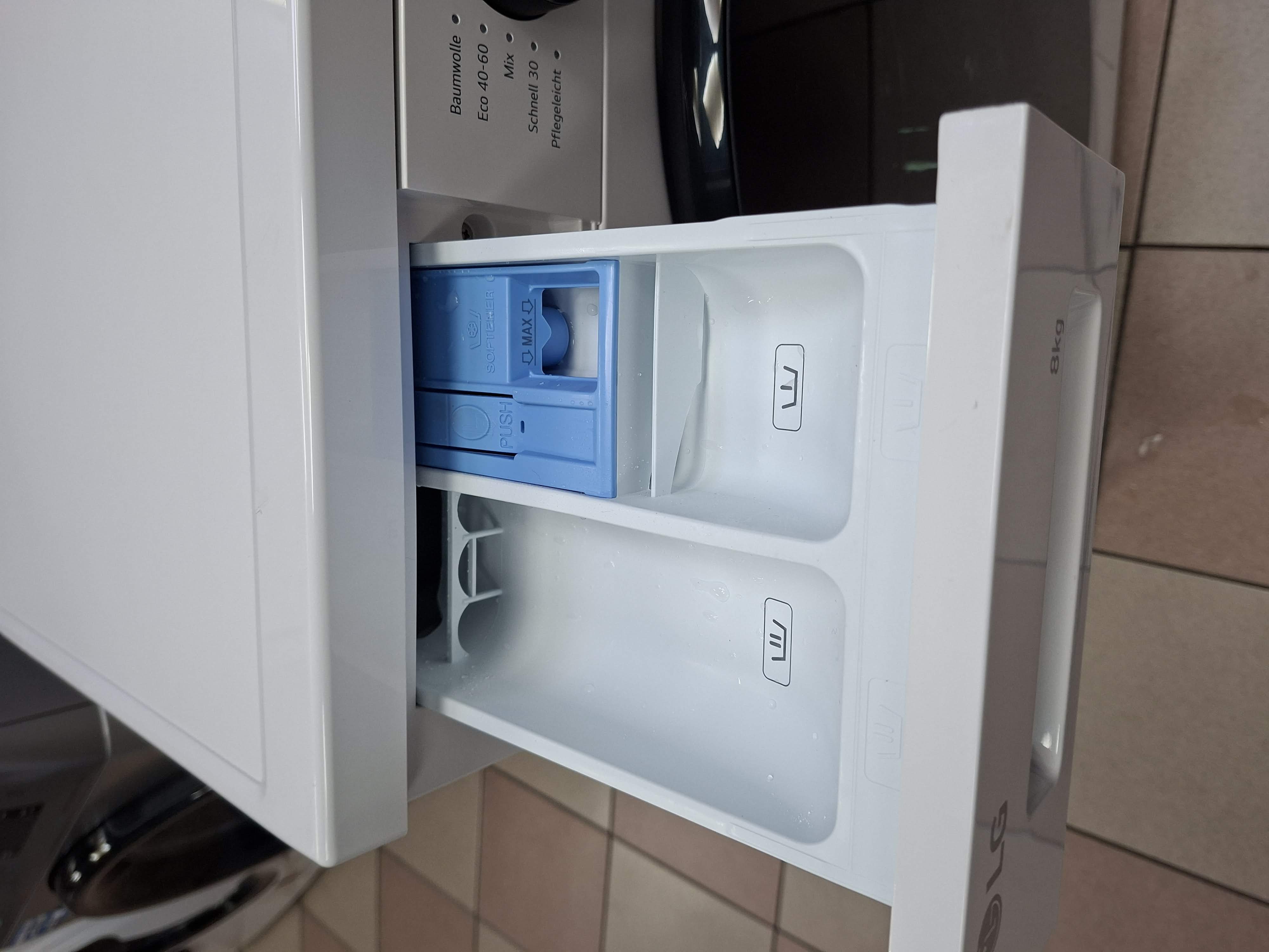 Veš mašina LG F4WB308Y, 8 kg