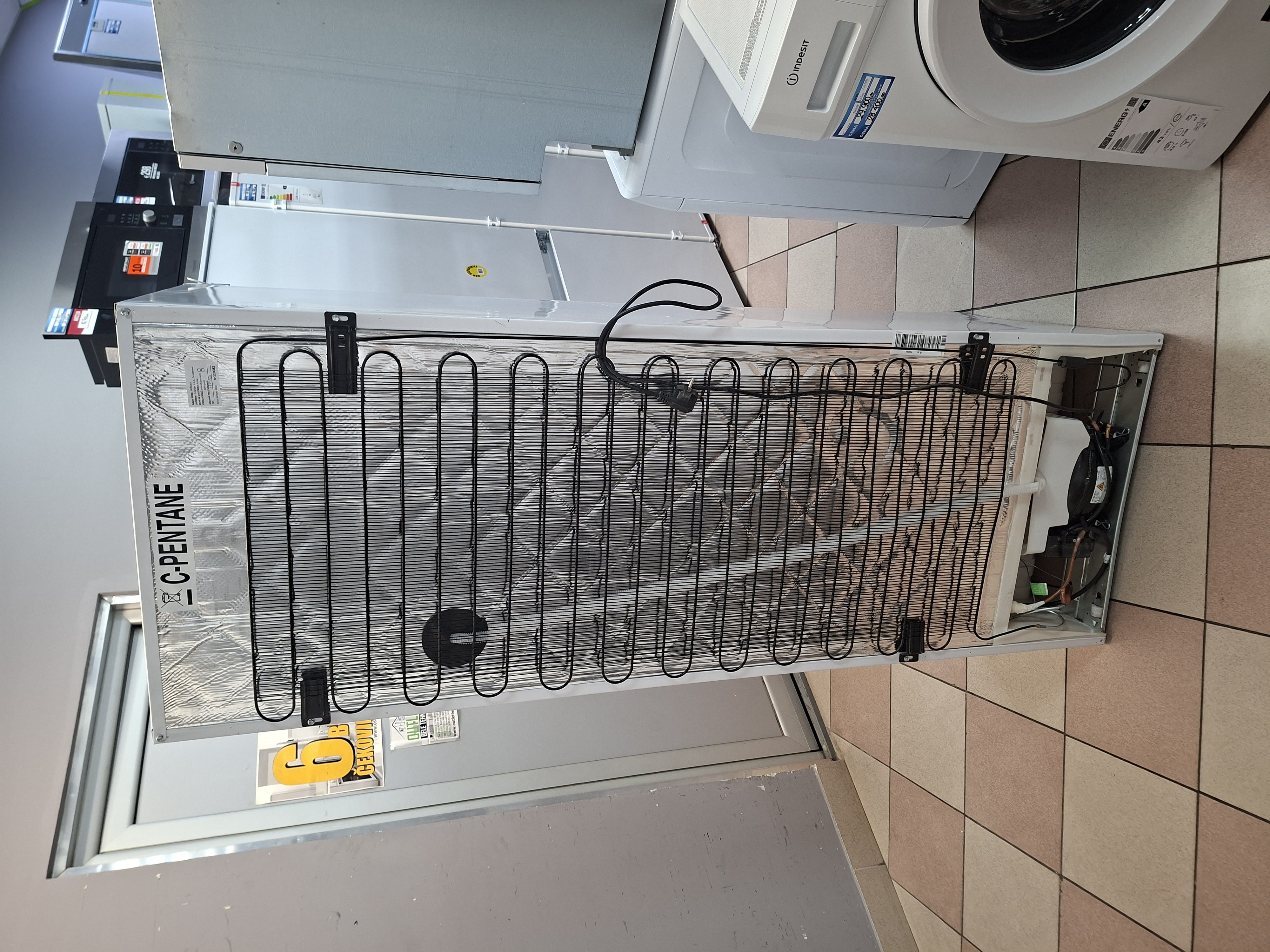 Zamrzicač Hotpoint Ariston UHA6 F2C W , 167 cm.