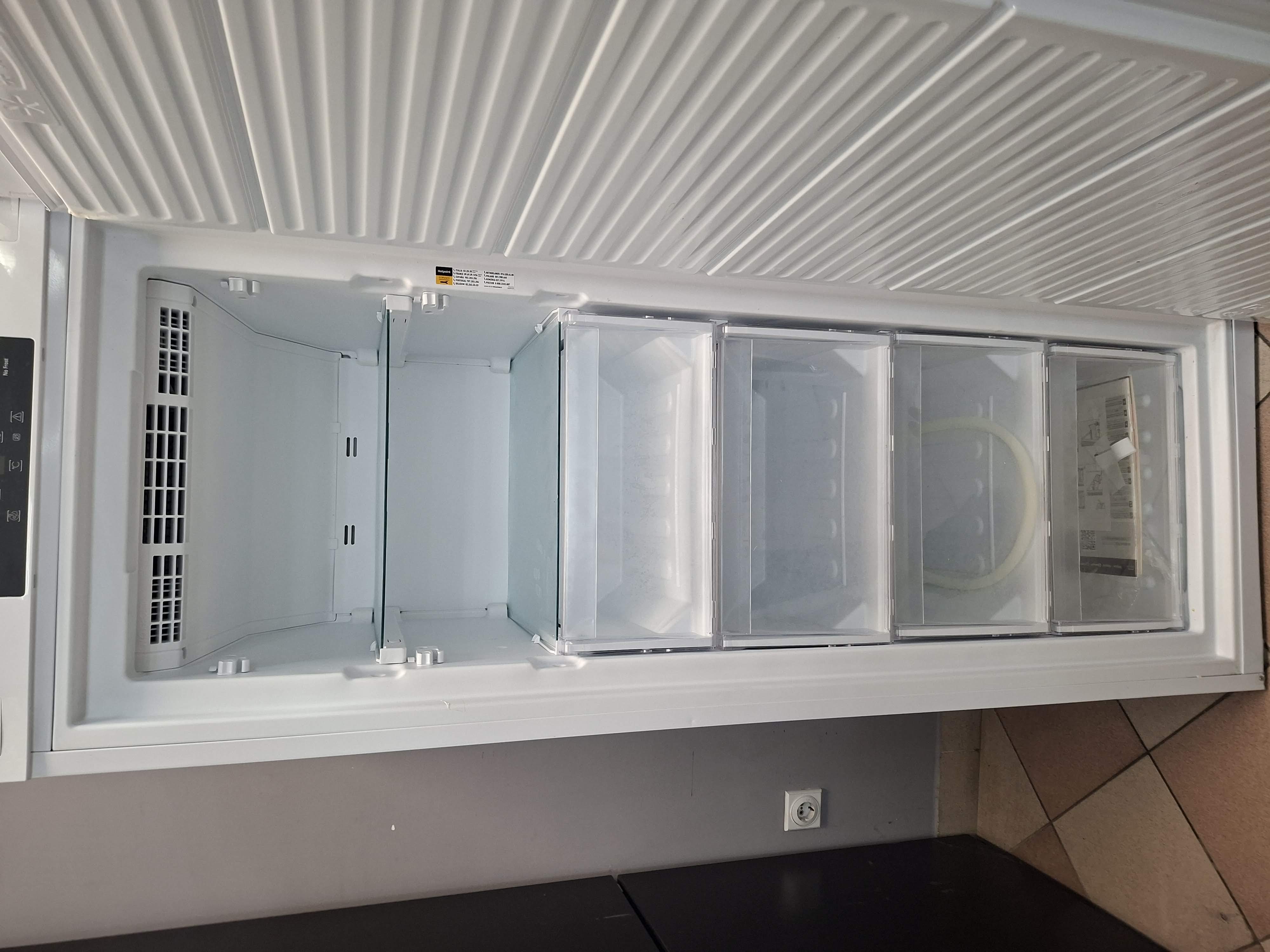 Zamrzicač Hotpoint Ariston UHA6 F2C W , 167 cm.