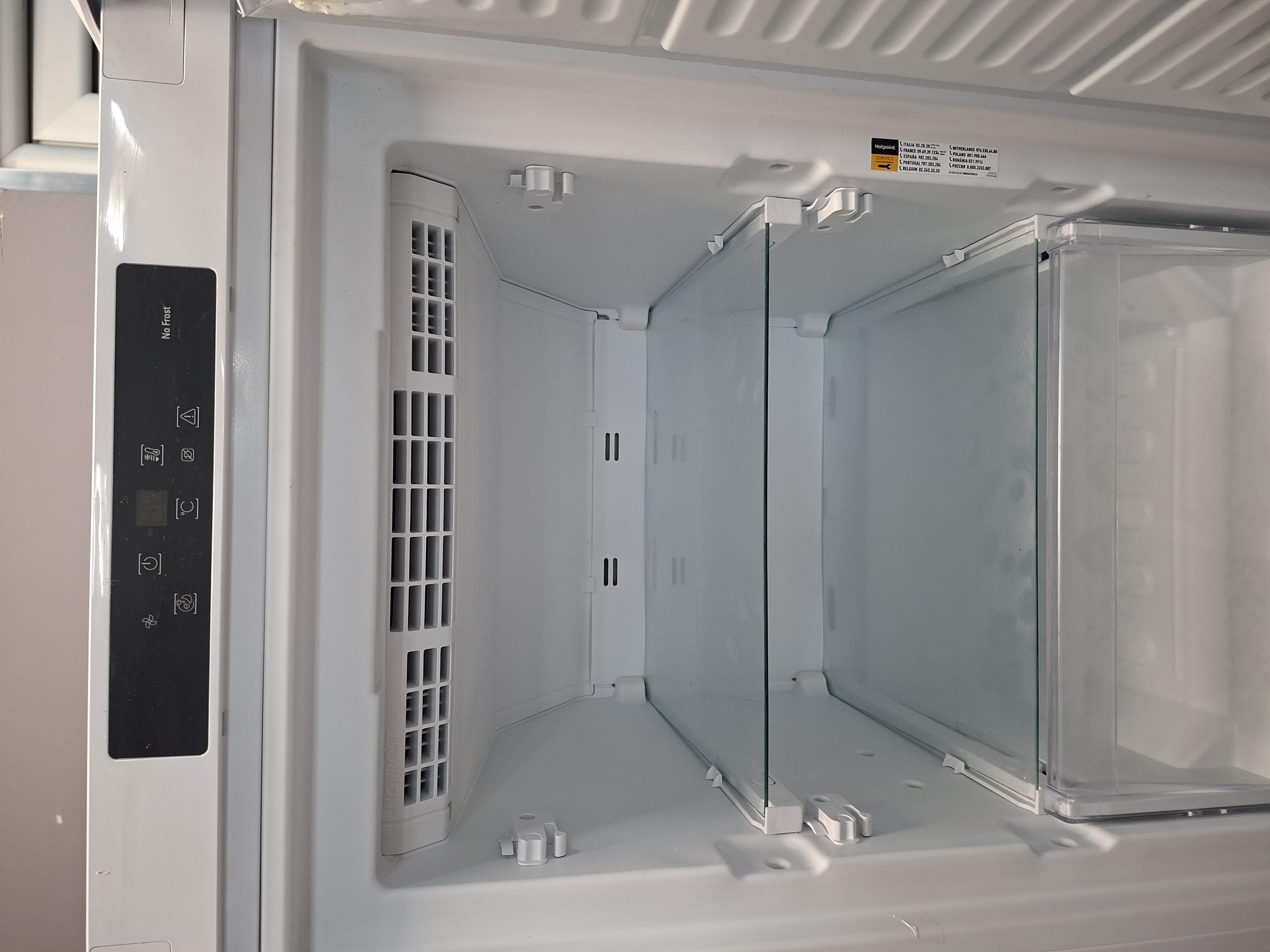 Zamrzicač Hotpoint Ariston UHA6 F2C W , 167 cm.
