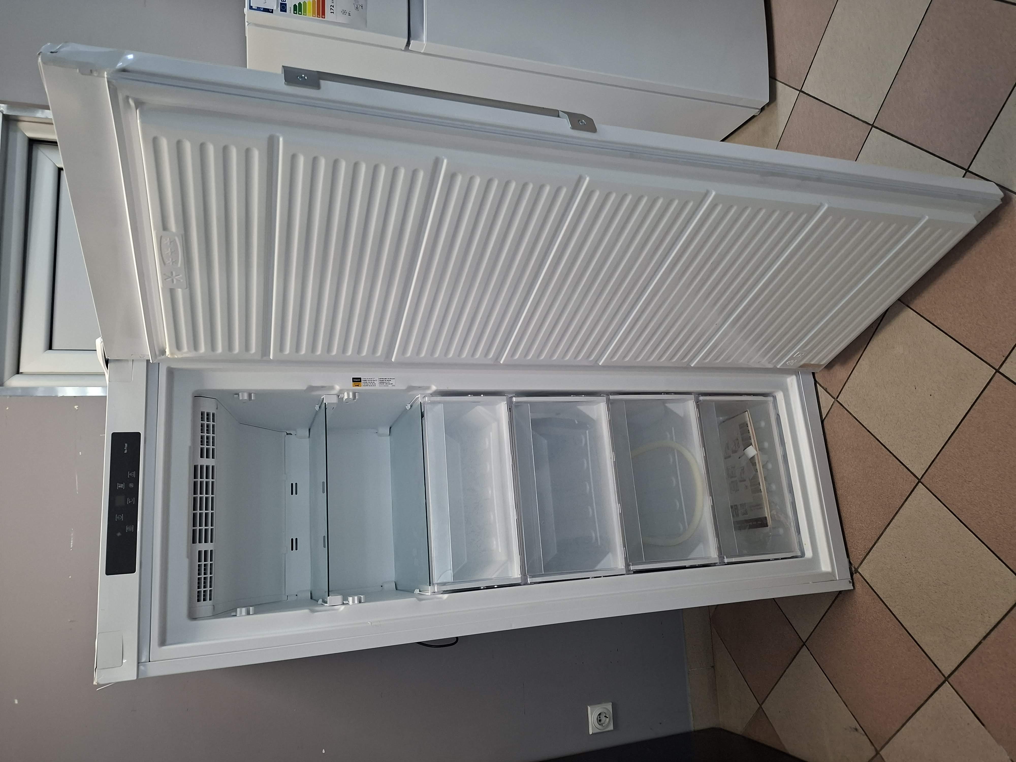 Zamrzicač Hotpoint Ariston UHA6 F2C W , 167 cm.